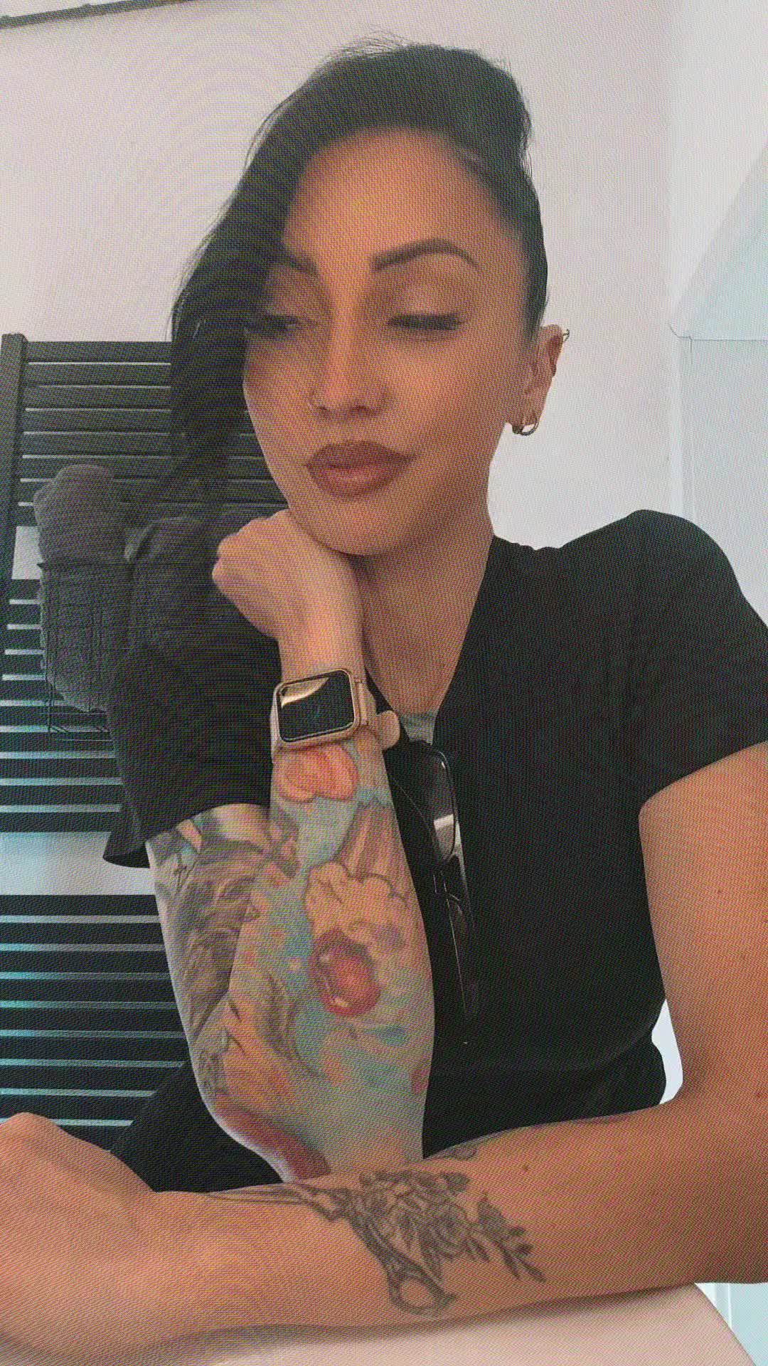 @Elle 🖤