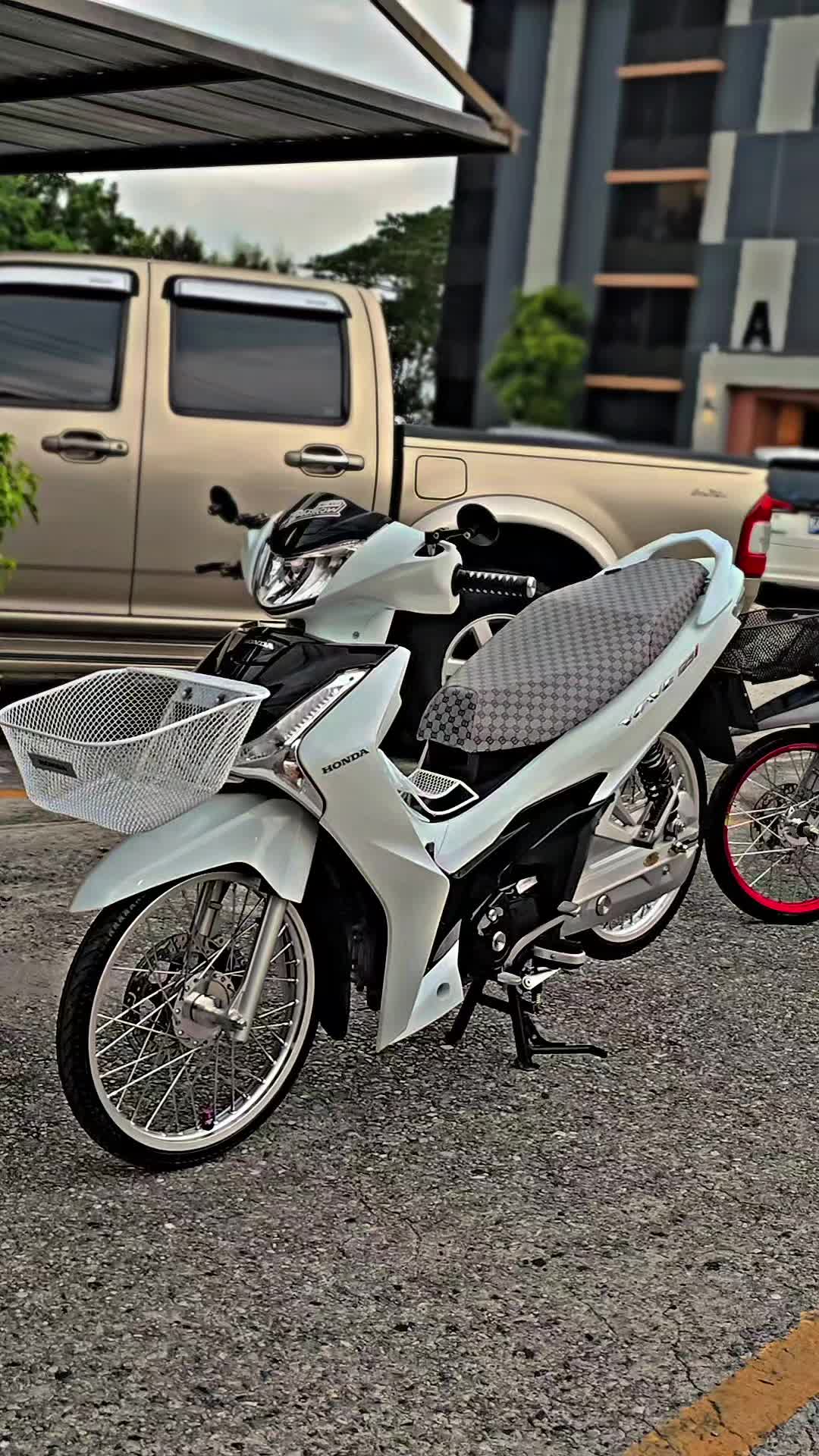 @นพรัตน์ กล่ำผ่อง