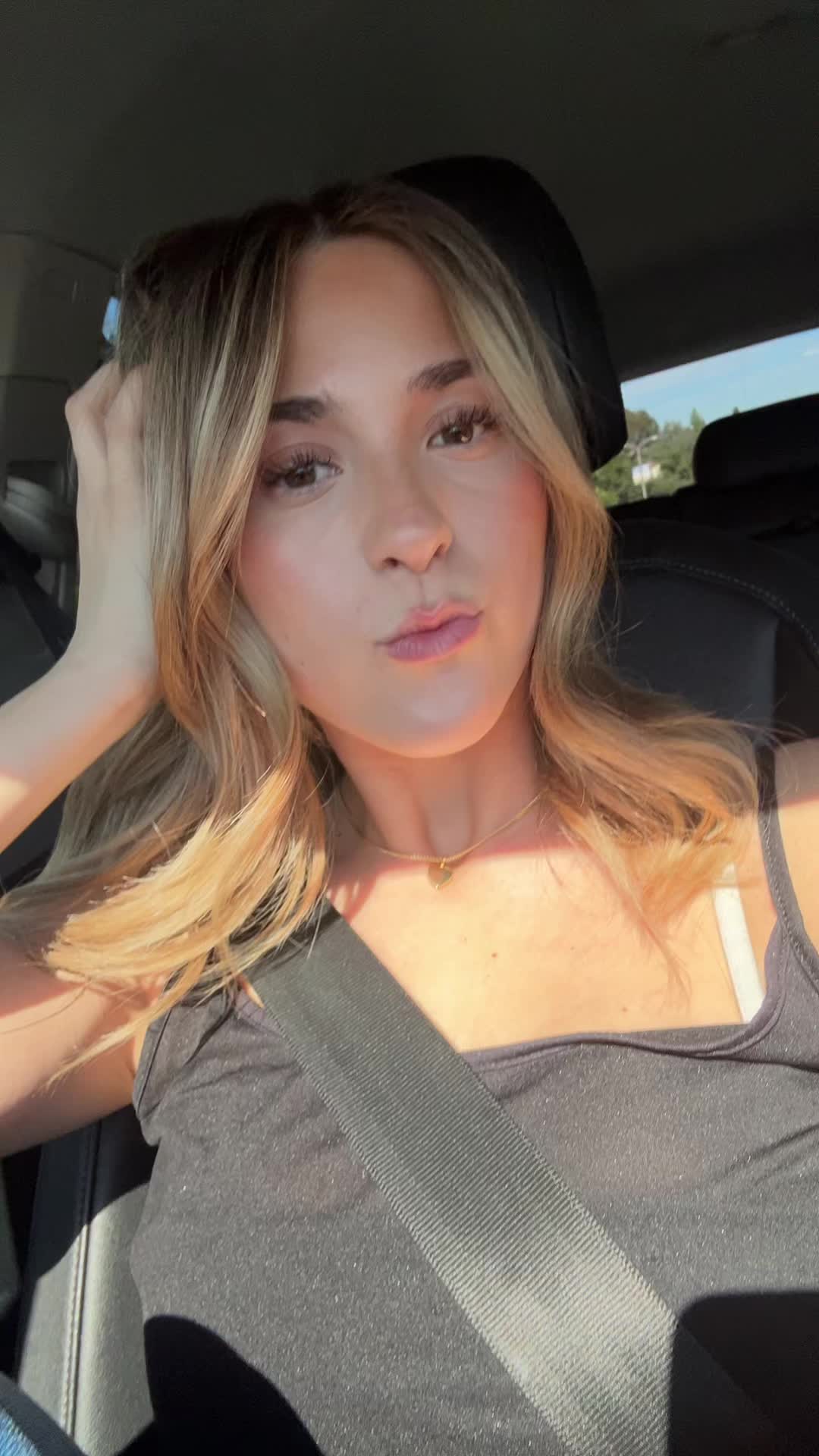@idkkmiajohnson