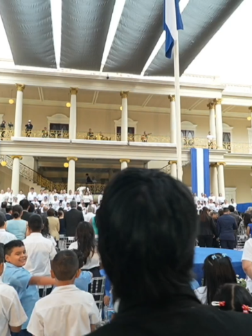 @Noticiero El Salvador