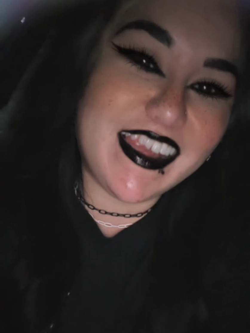 @🎧🎮👻Vannah😈📚🗡