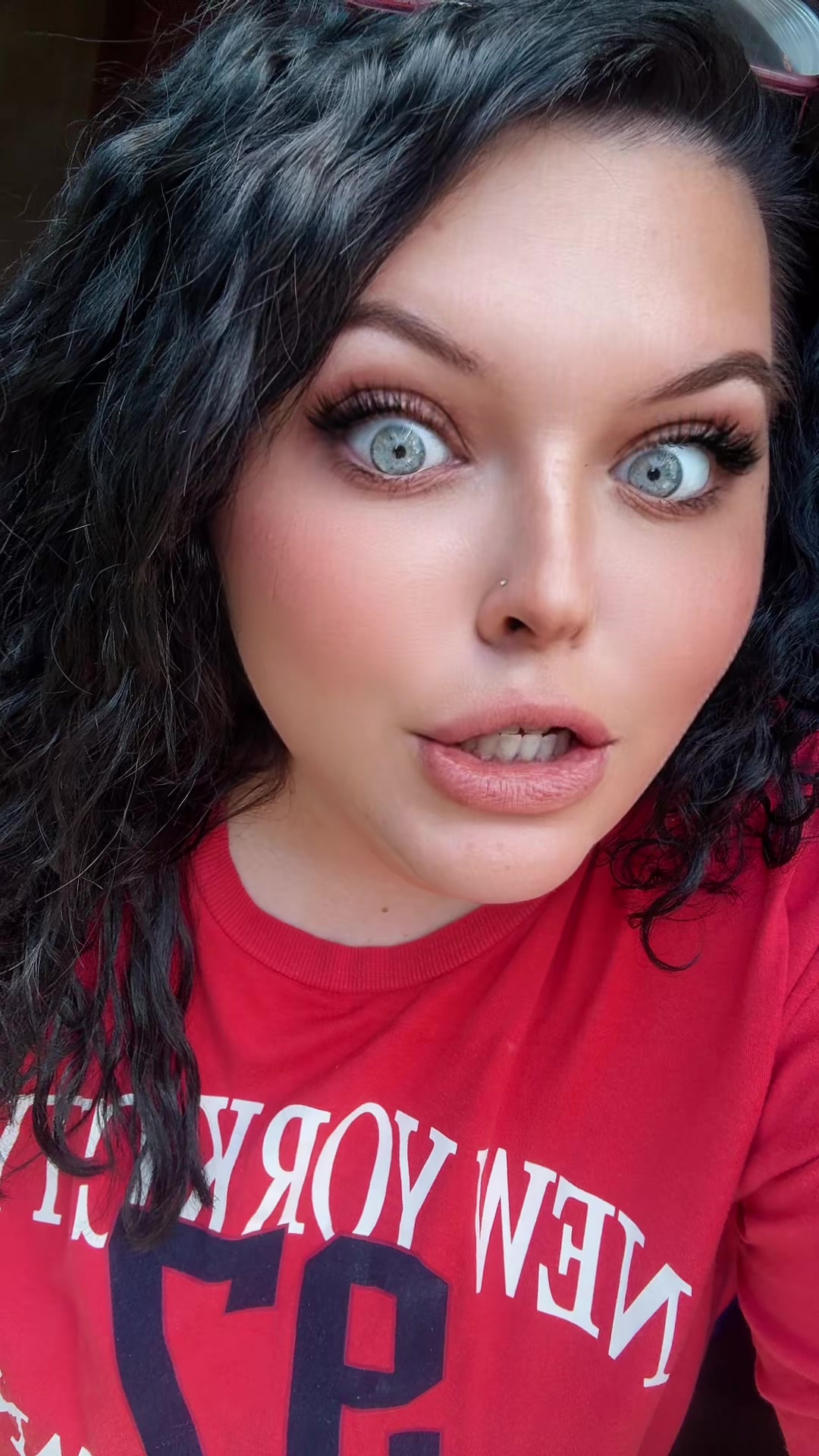 @🐝Blue Eyes & Thick Thighs🐝
