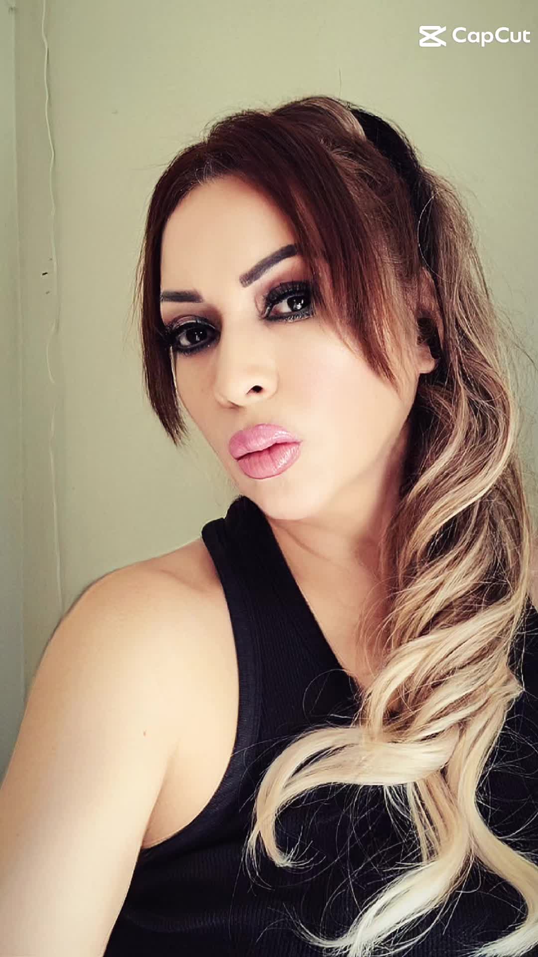 @Liliana Contreras🐥💜🐨🍉✨️👑