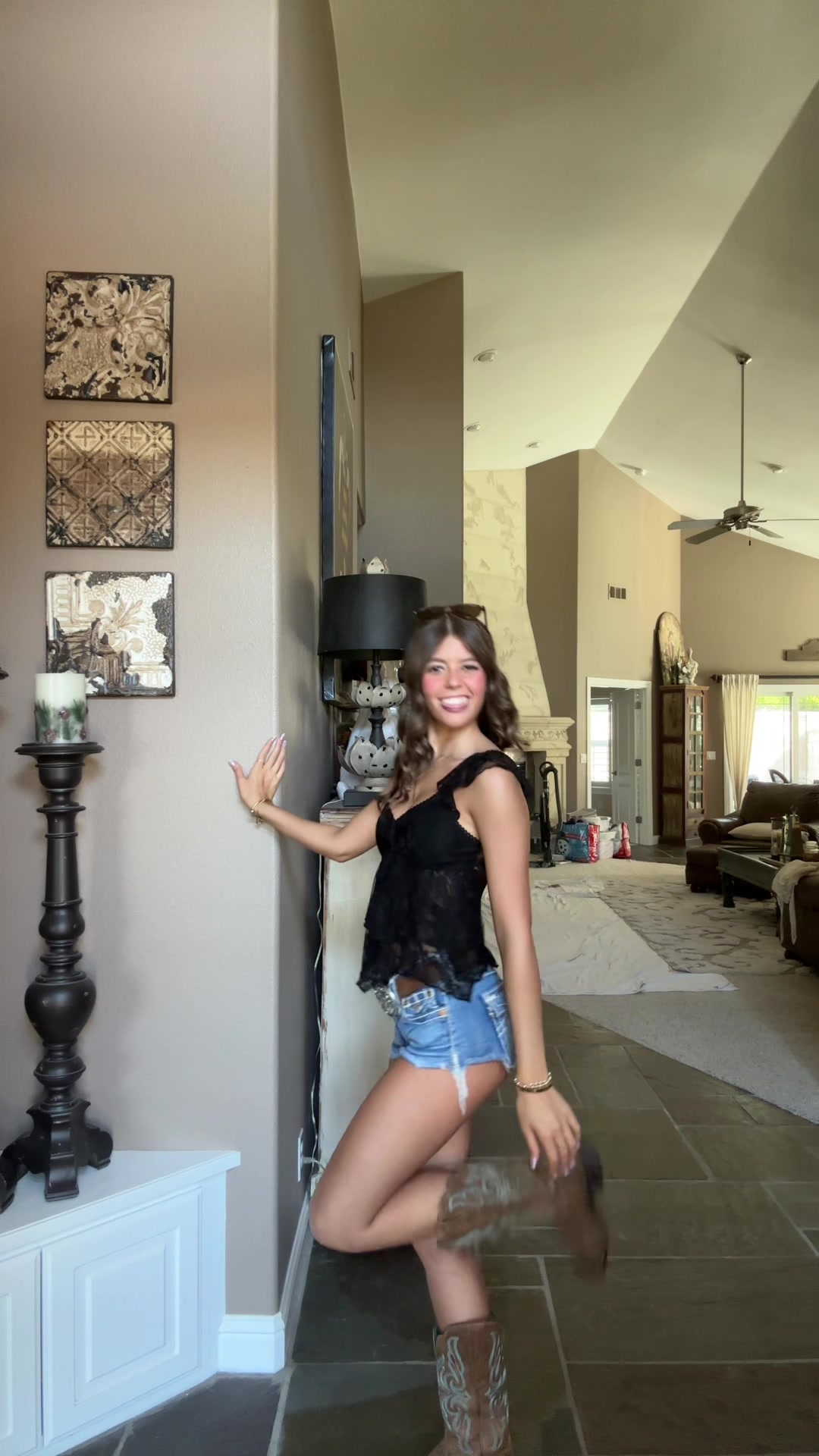 @Bella