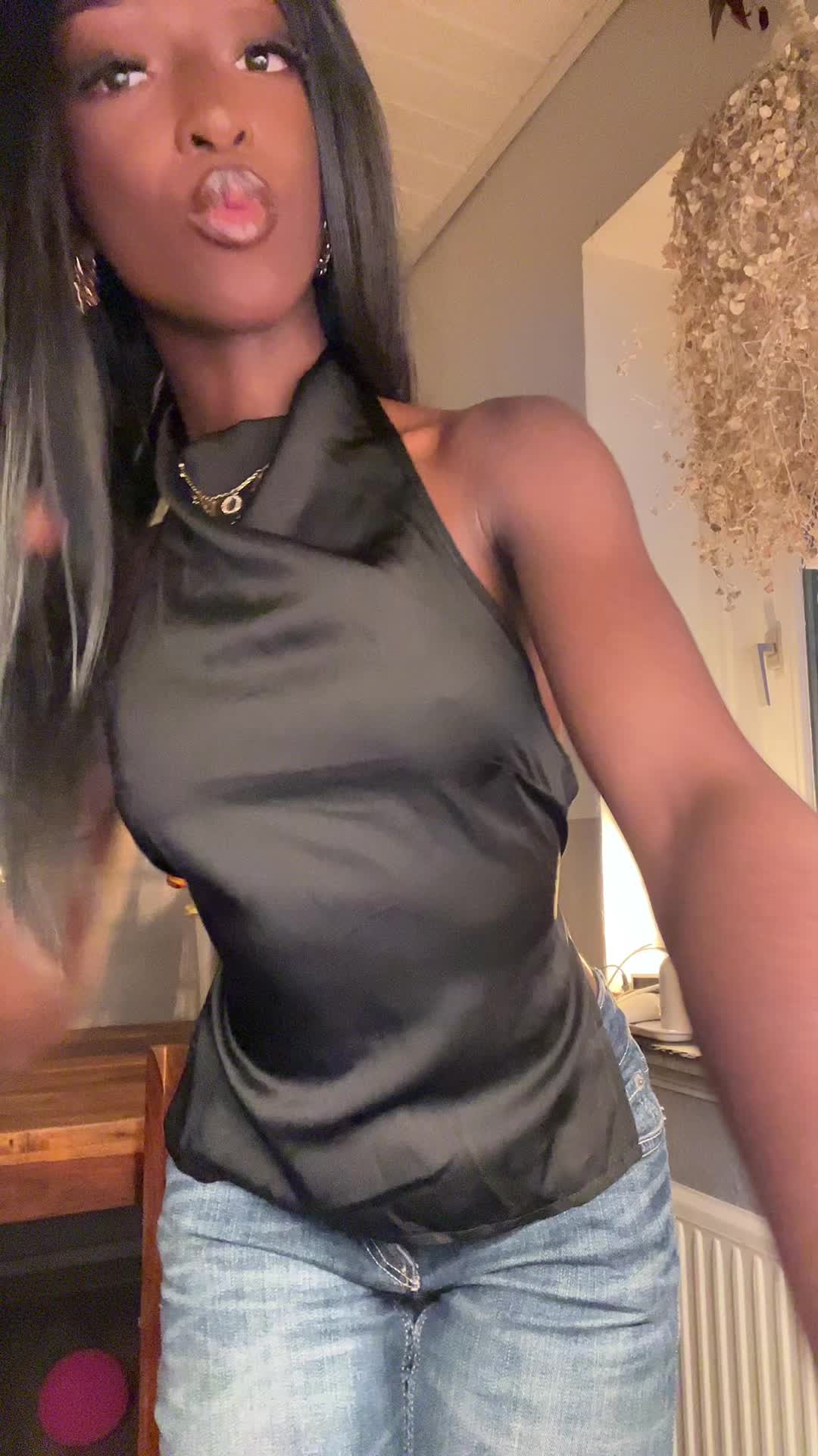 @tyra