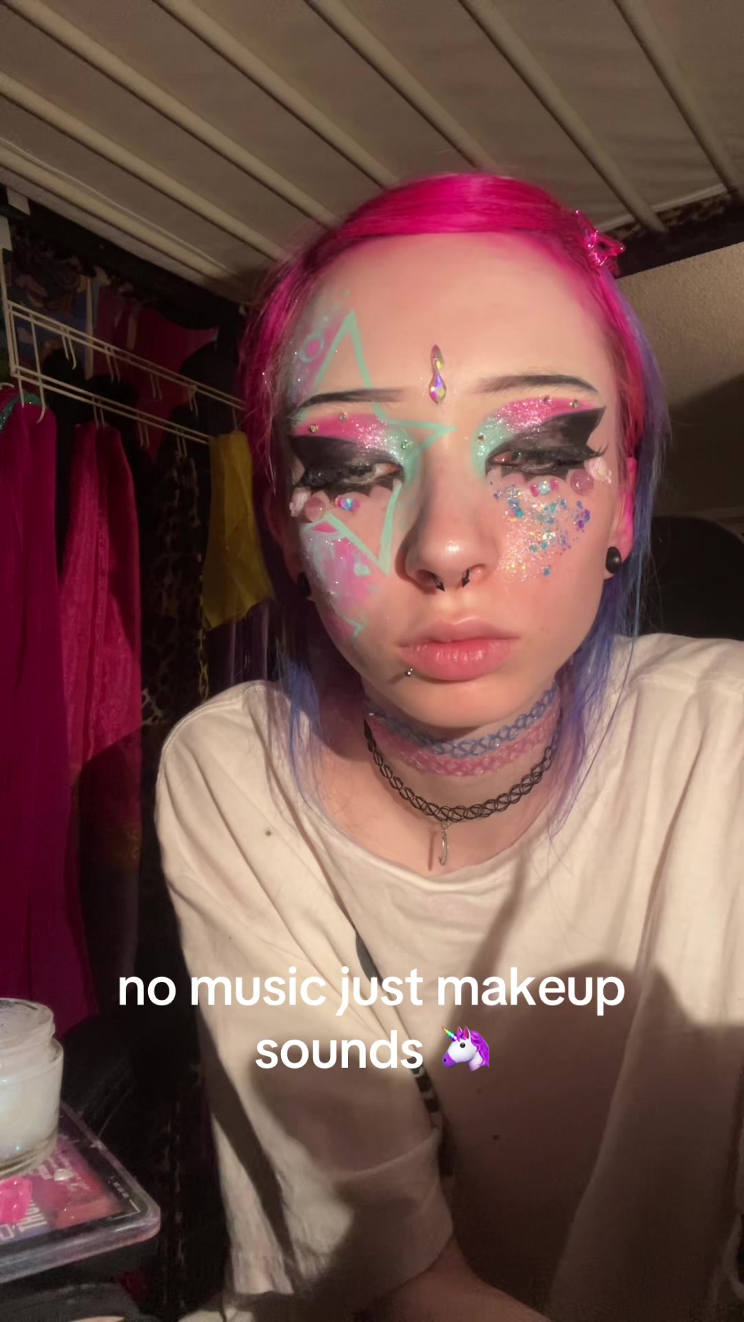 @Weird chick wit pink hair