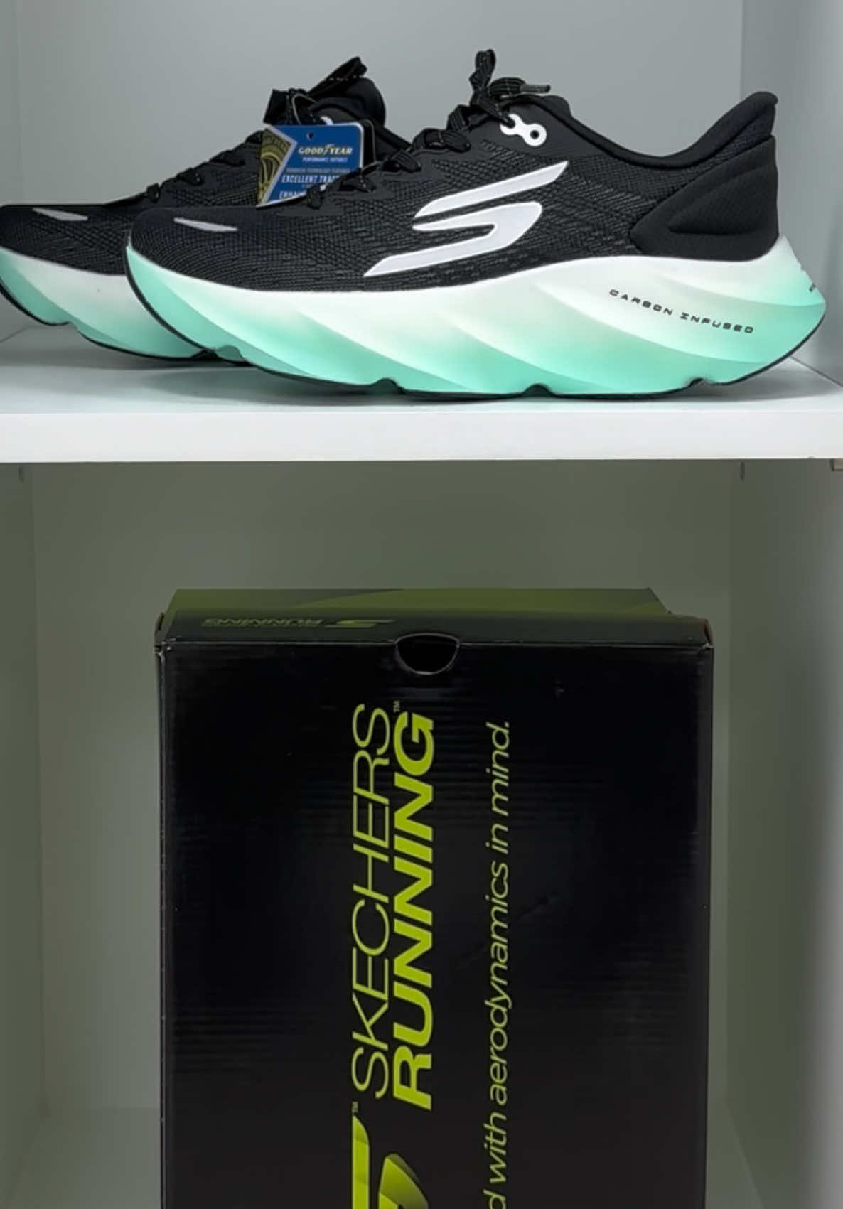 @K.S6titchSkechers