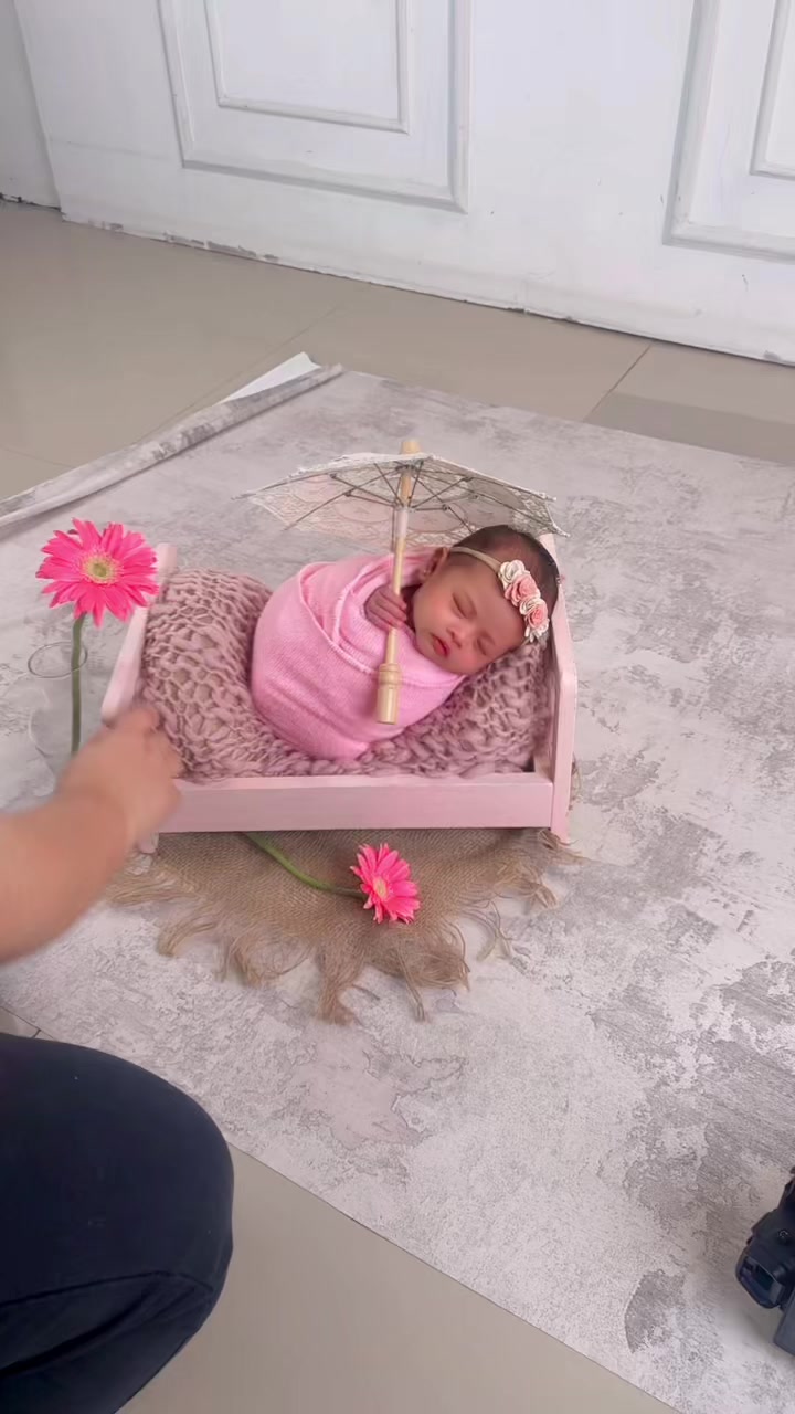 @--🇦 🇳 🇳 🇪 --