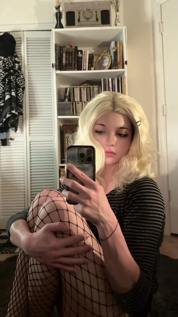 @nudepsychic