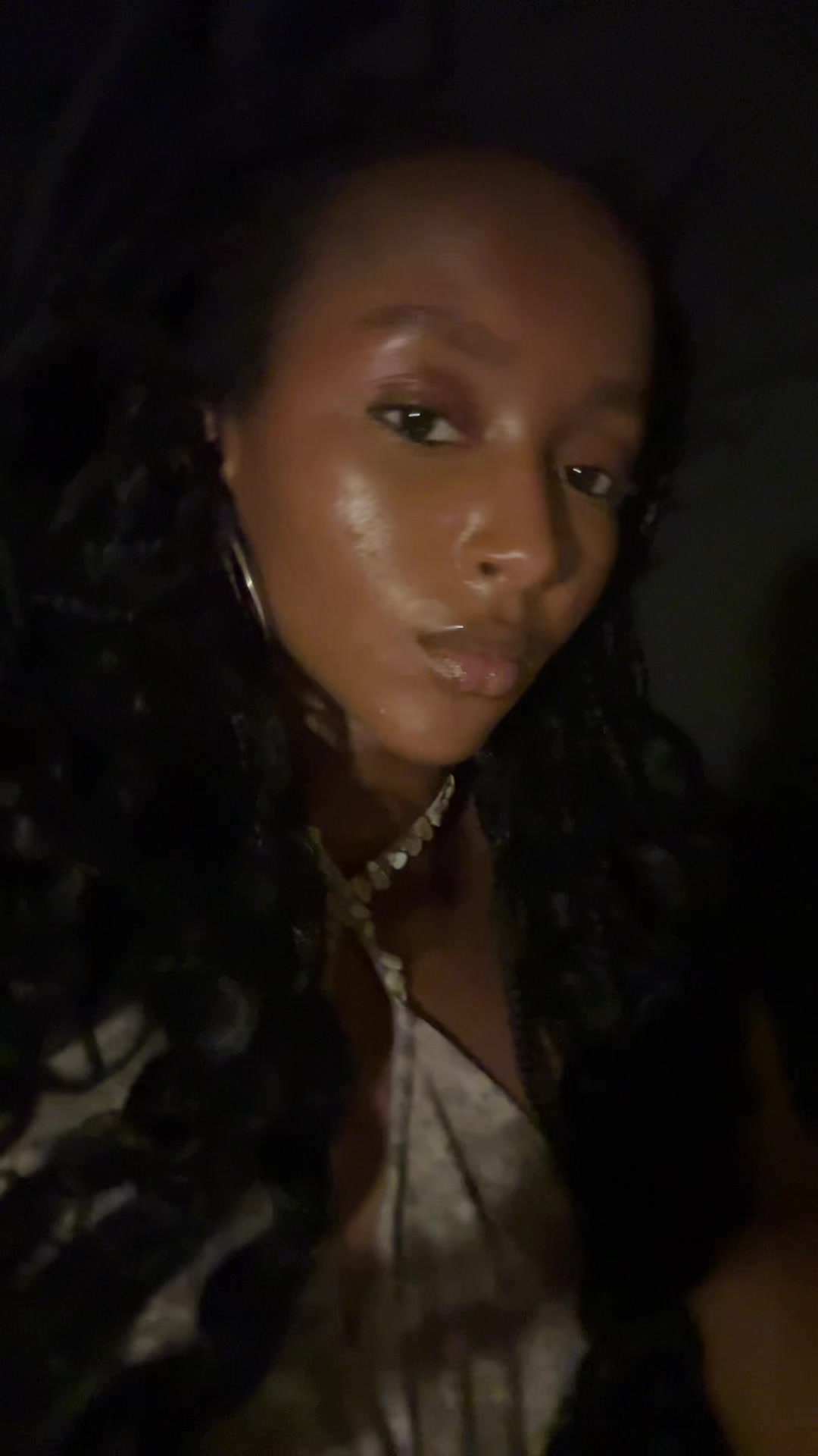 @…