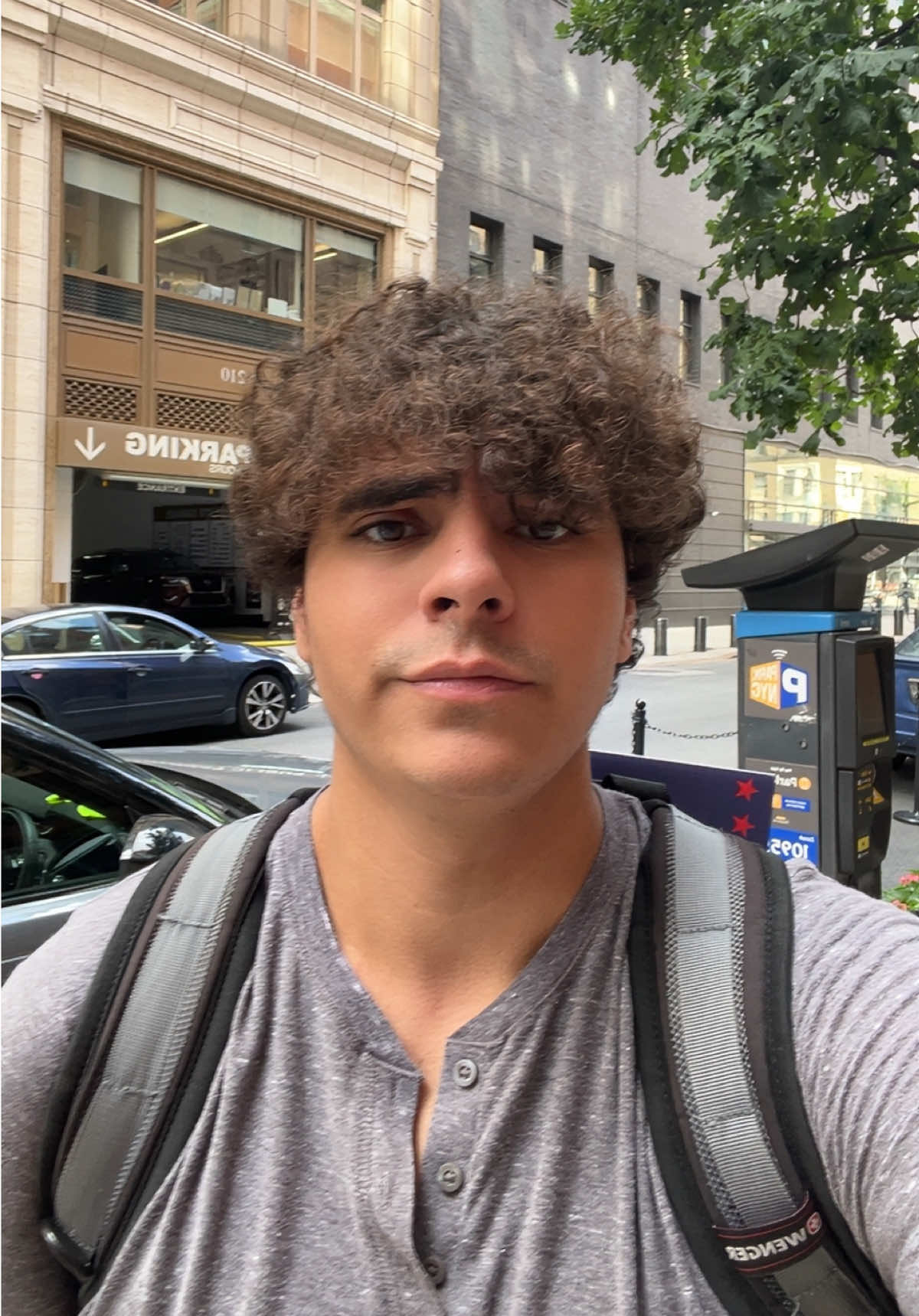 @André