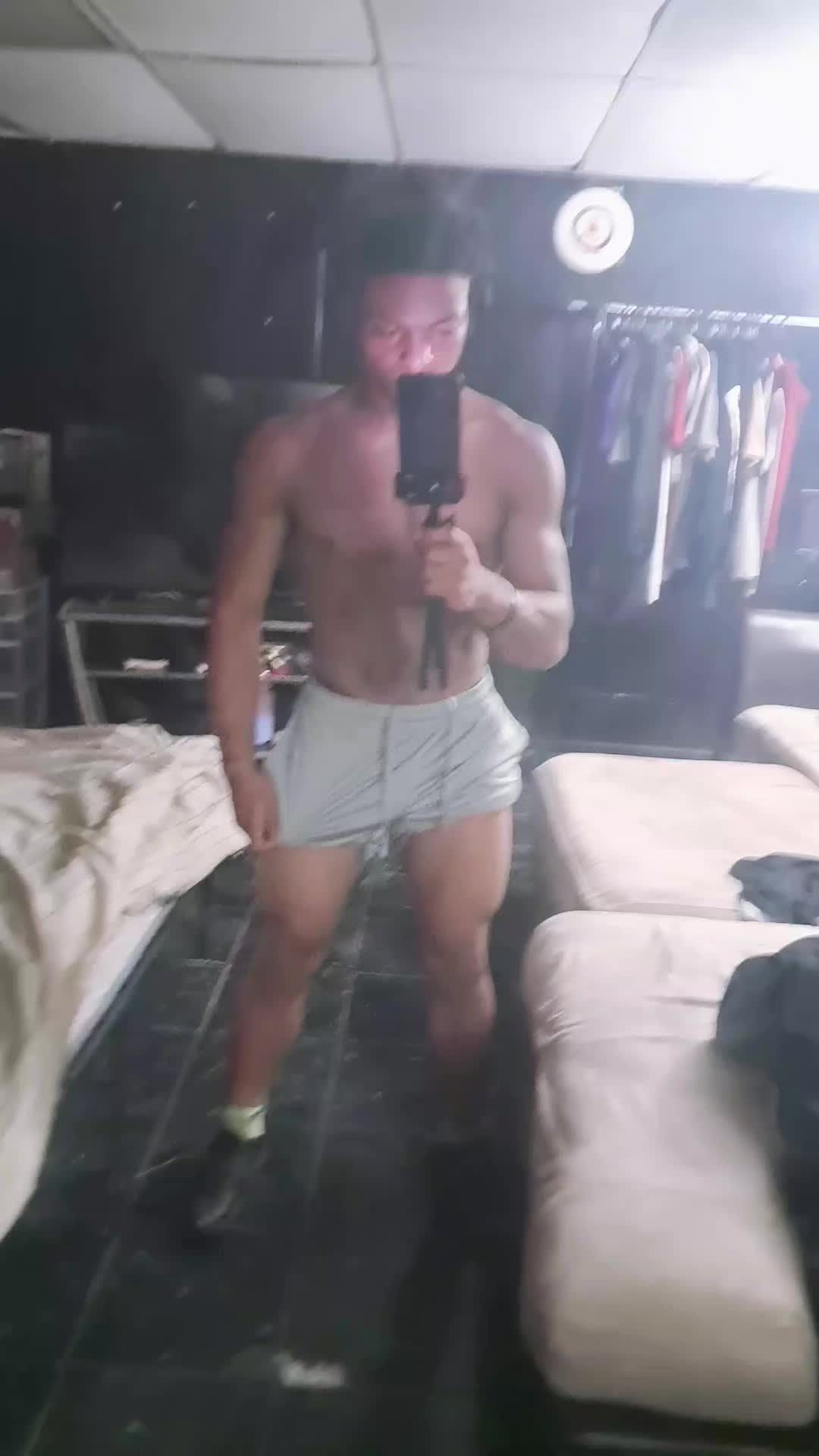 @Jameswhyidk