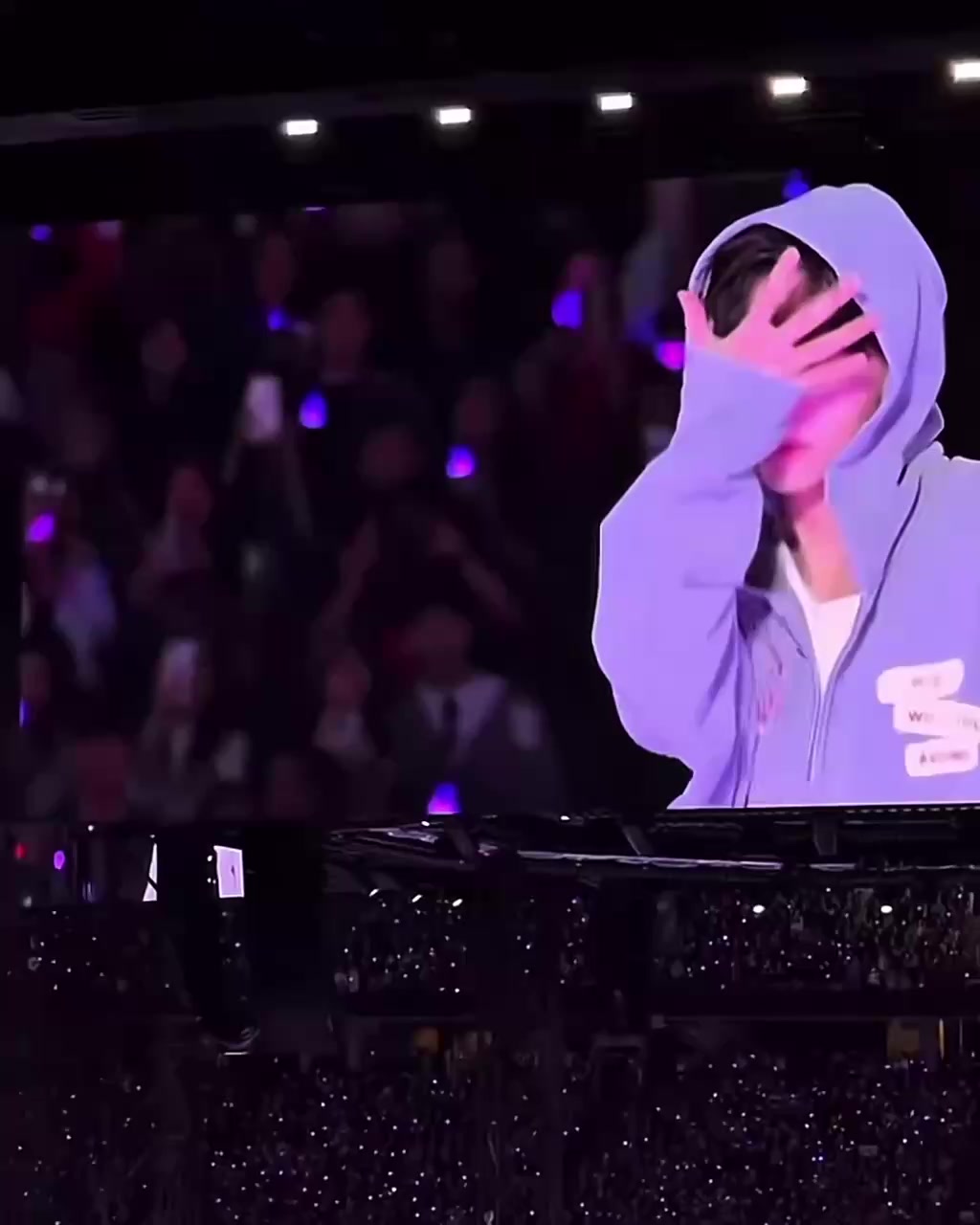 @テッテッウェイ { 𐌊ꝊꝊ𐌊𐌌𐌉𐌍 }