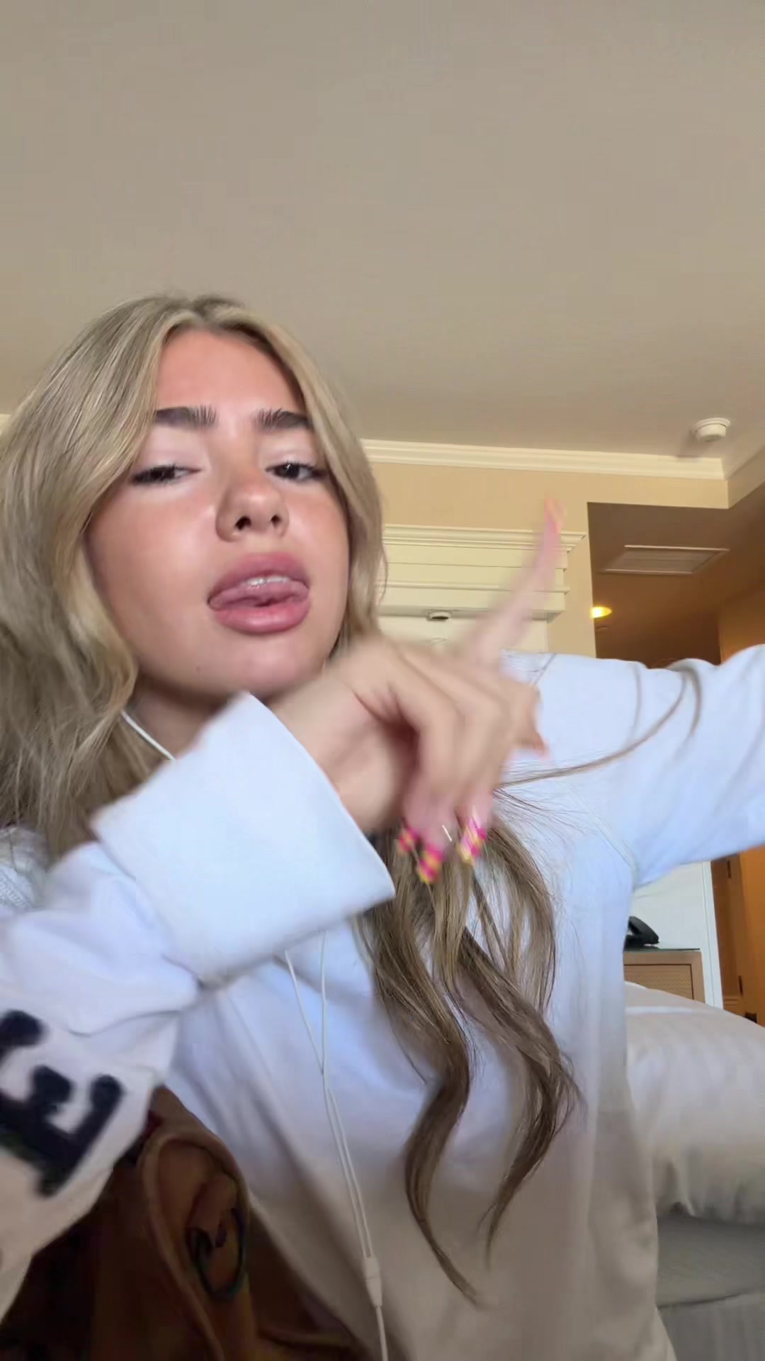 @???