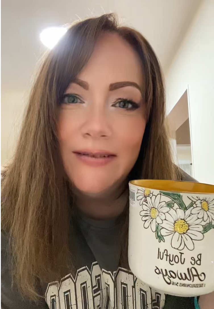 @TheGirlWithOneArm