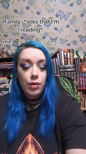 @Iris RainbowWolf🖤📚