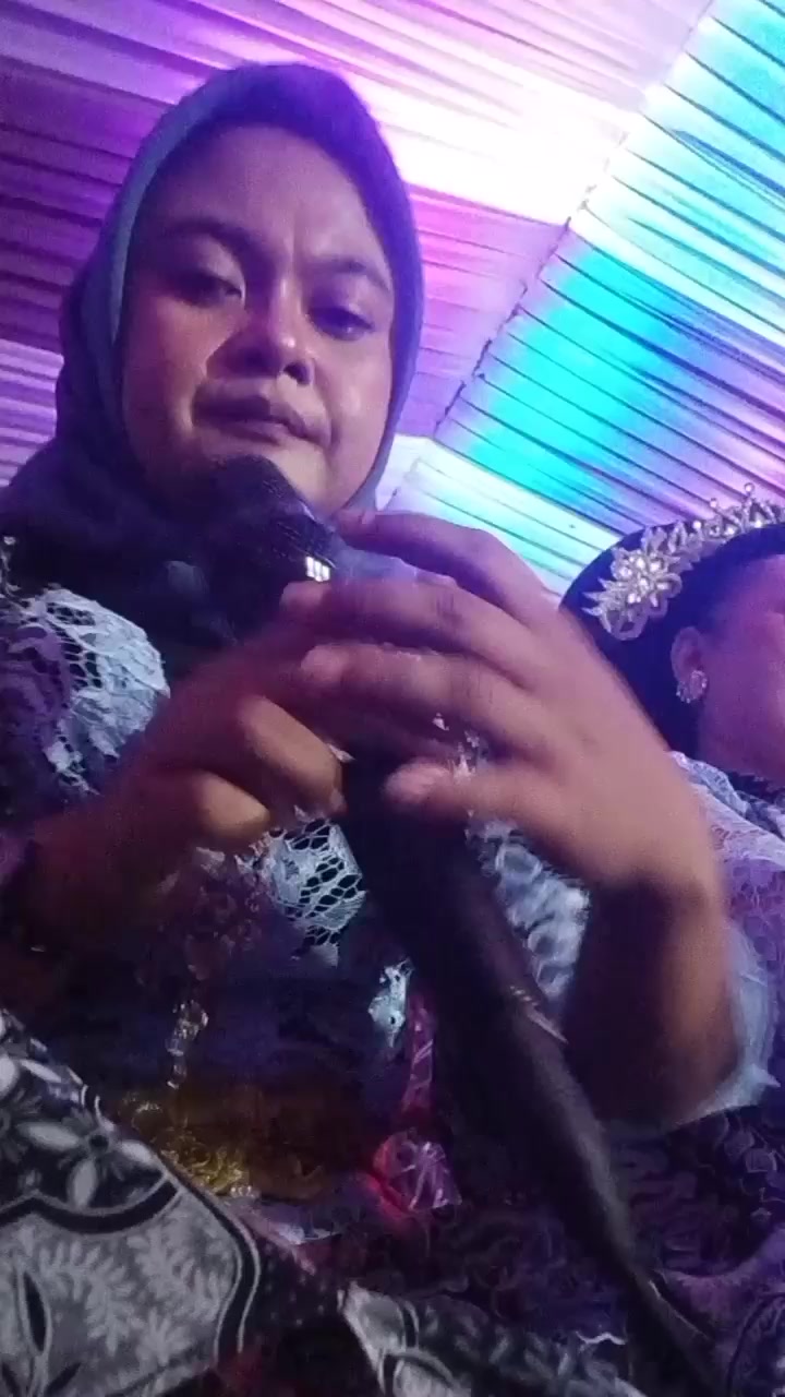 @LENI ALVIAN