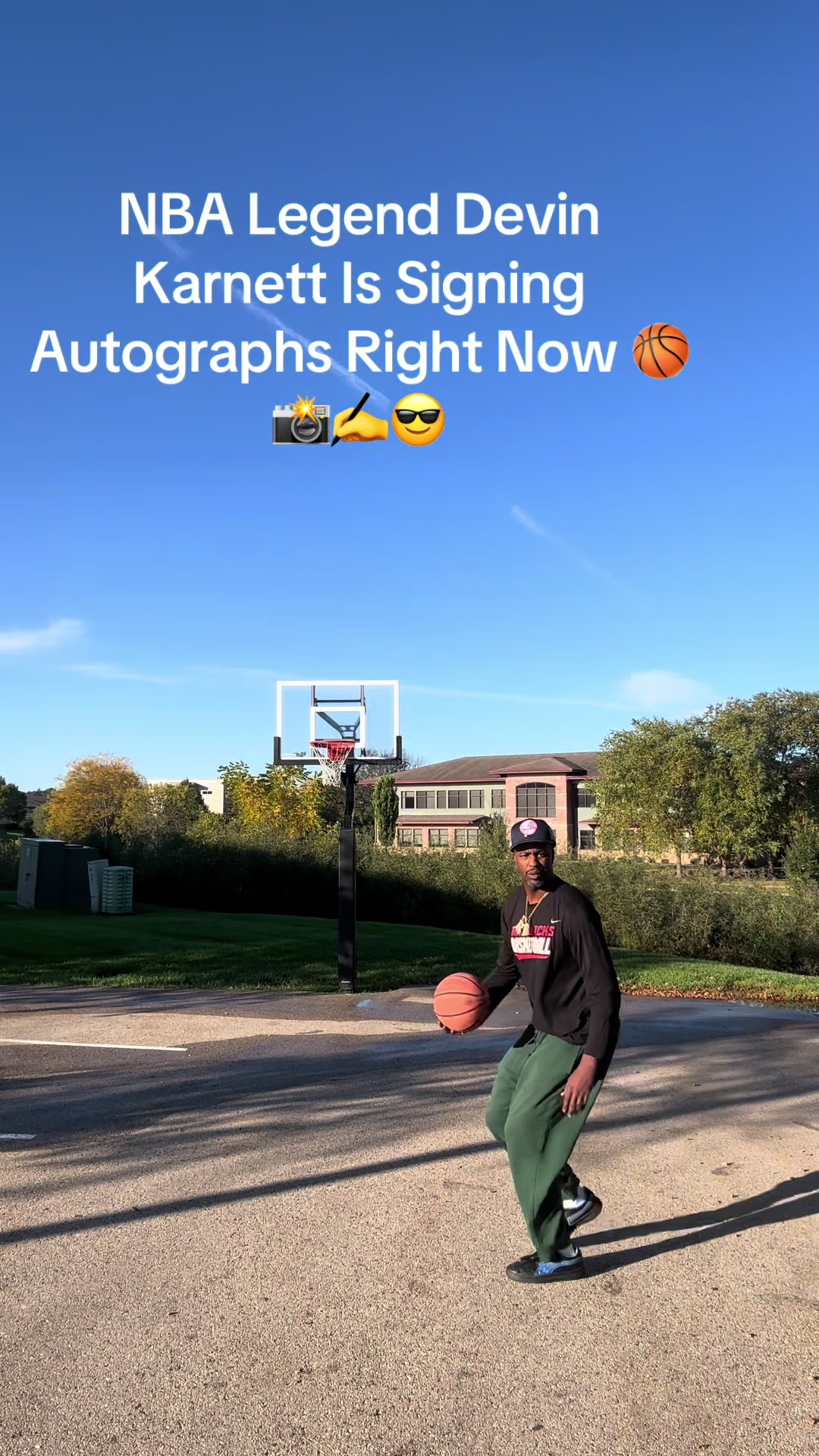 @🏀📸✍️😎