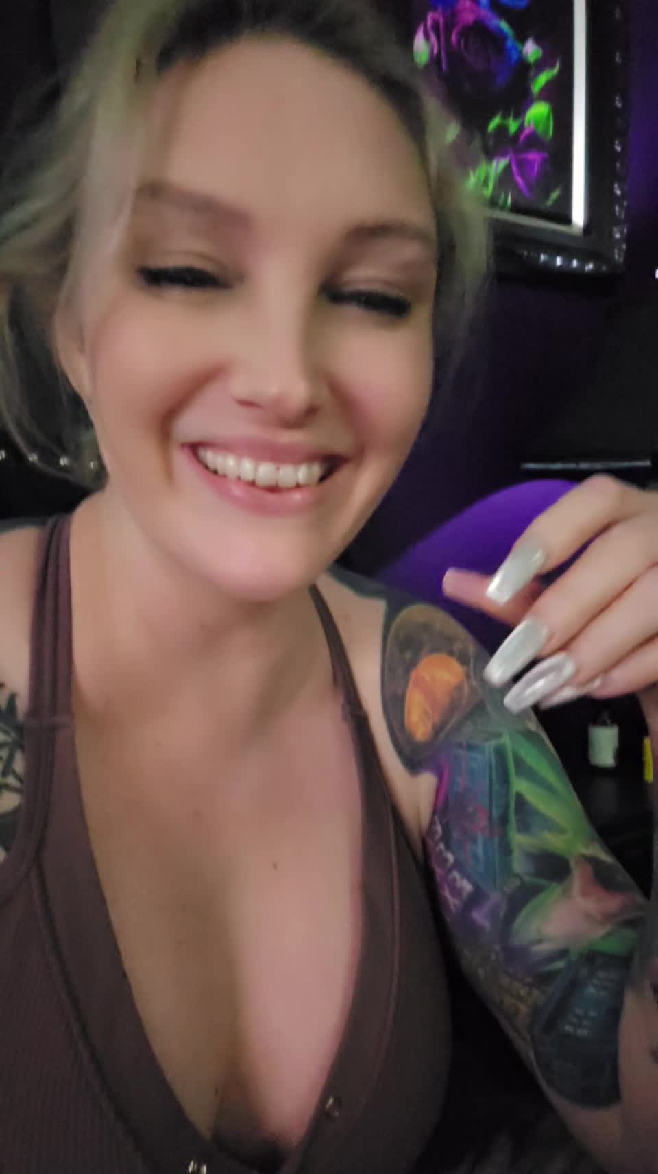 @TheMoistQueen ®️
