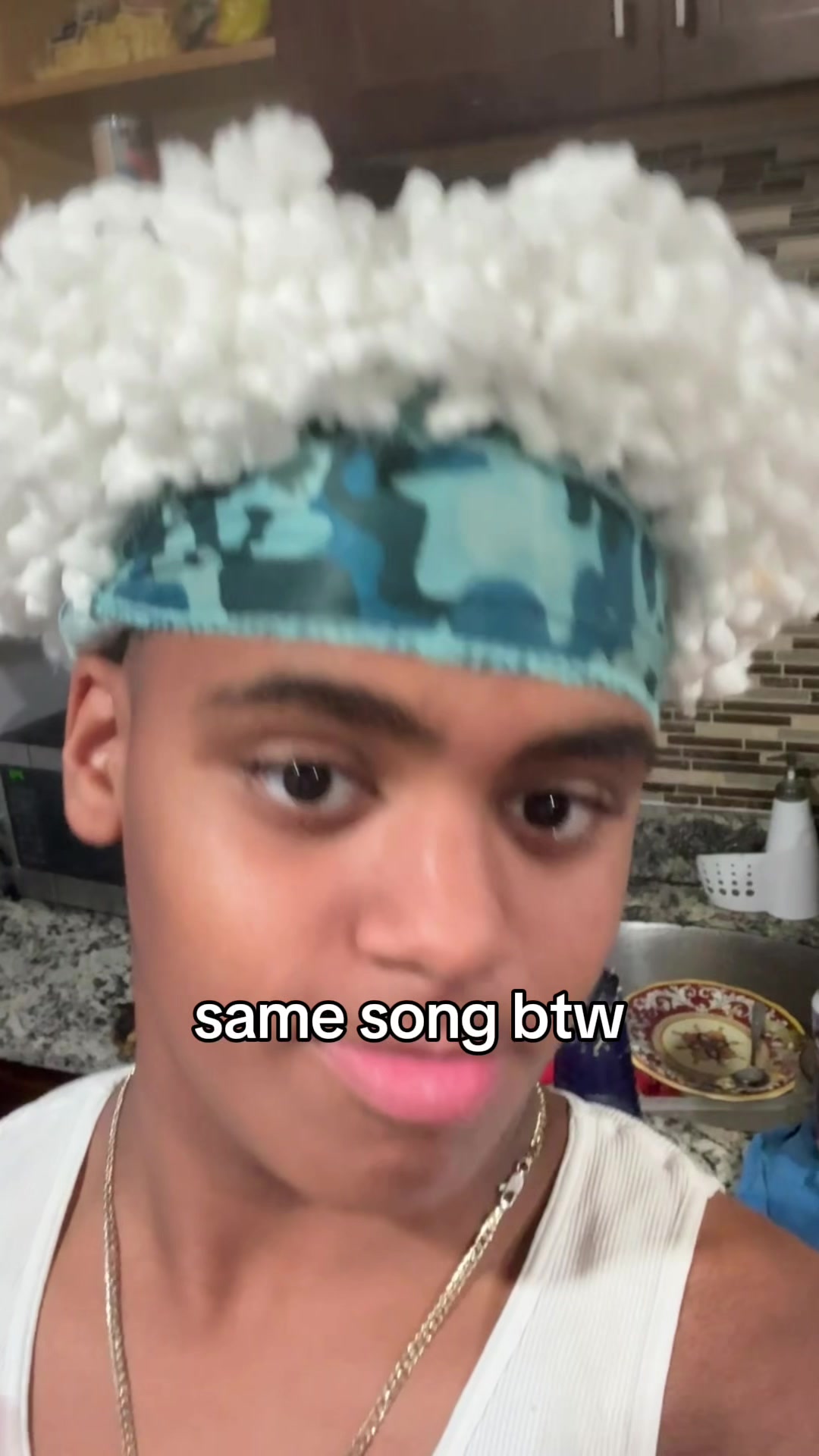 @⃟