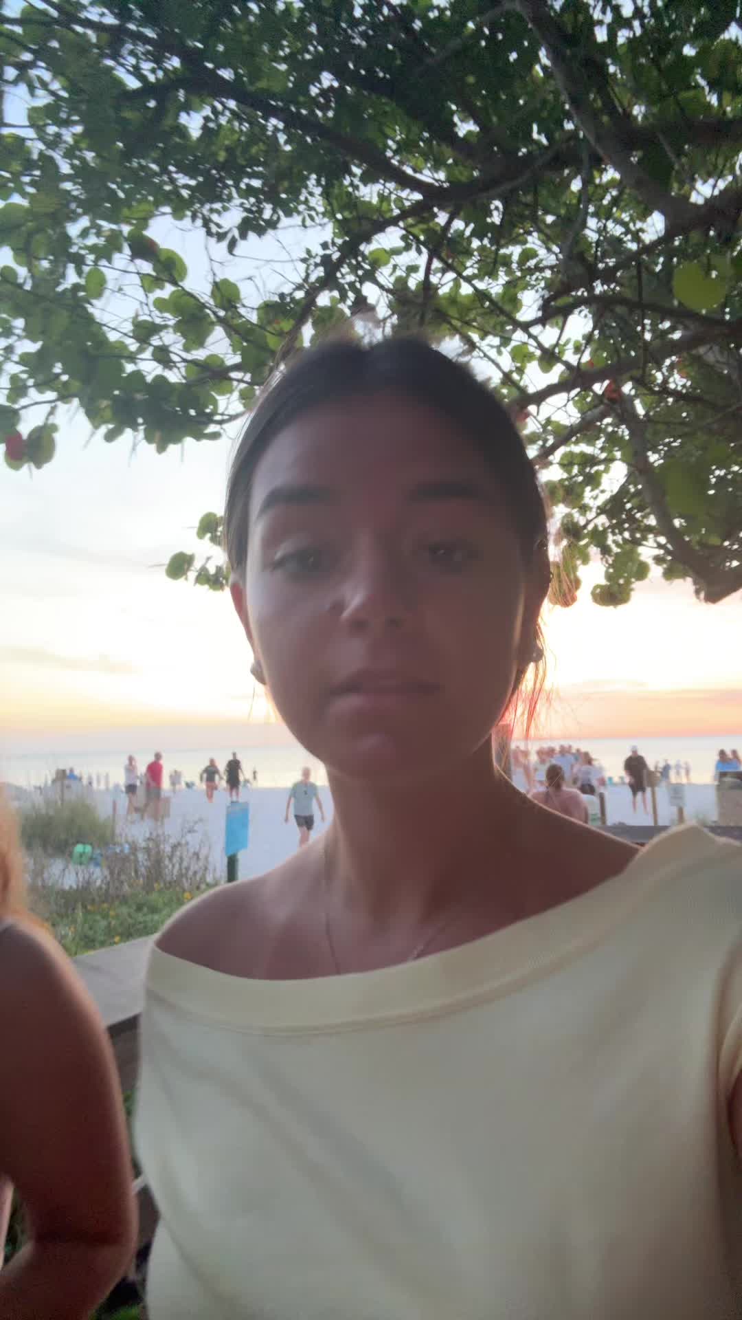 @lolaxcora