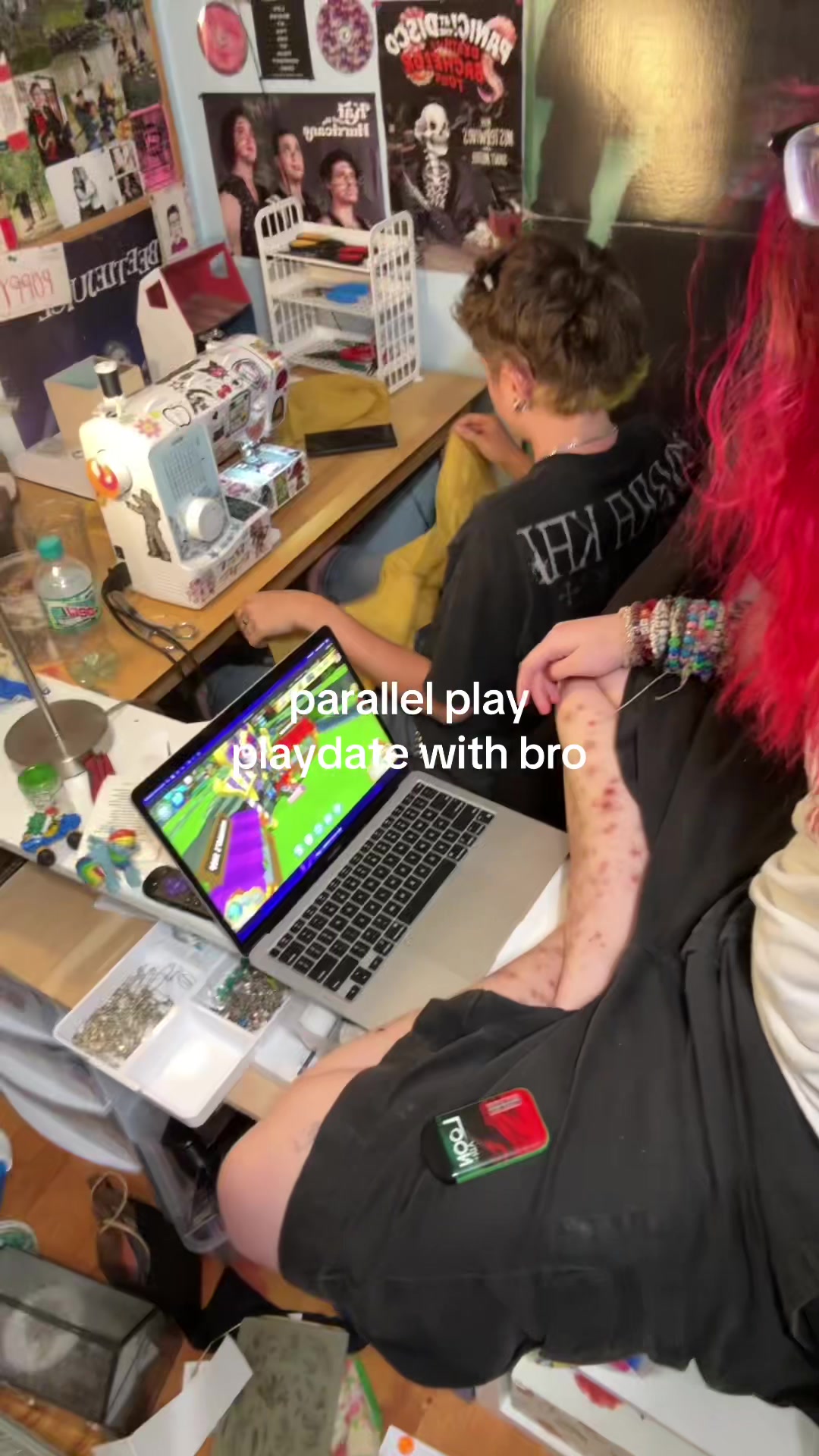 @armless.cum.circle