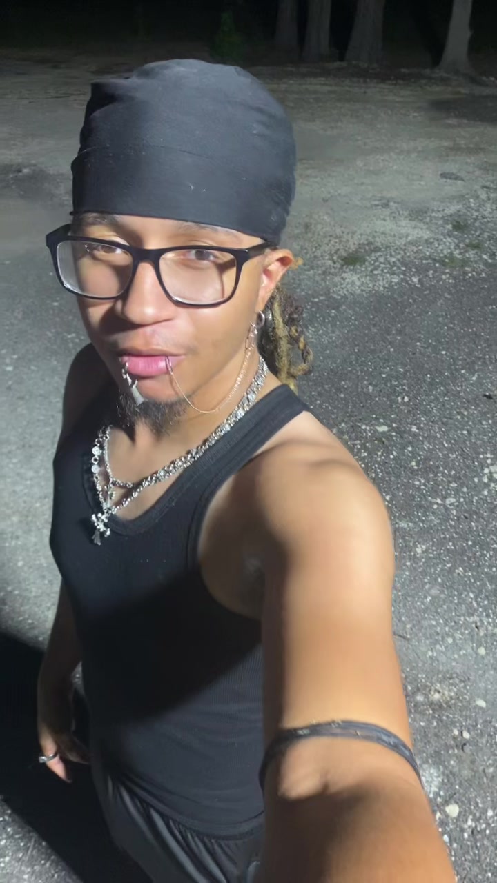 @whoz_twistann