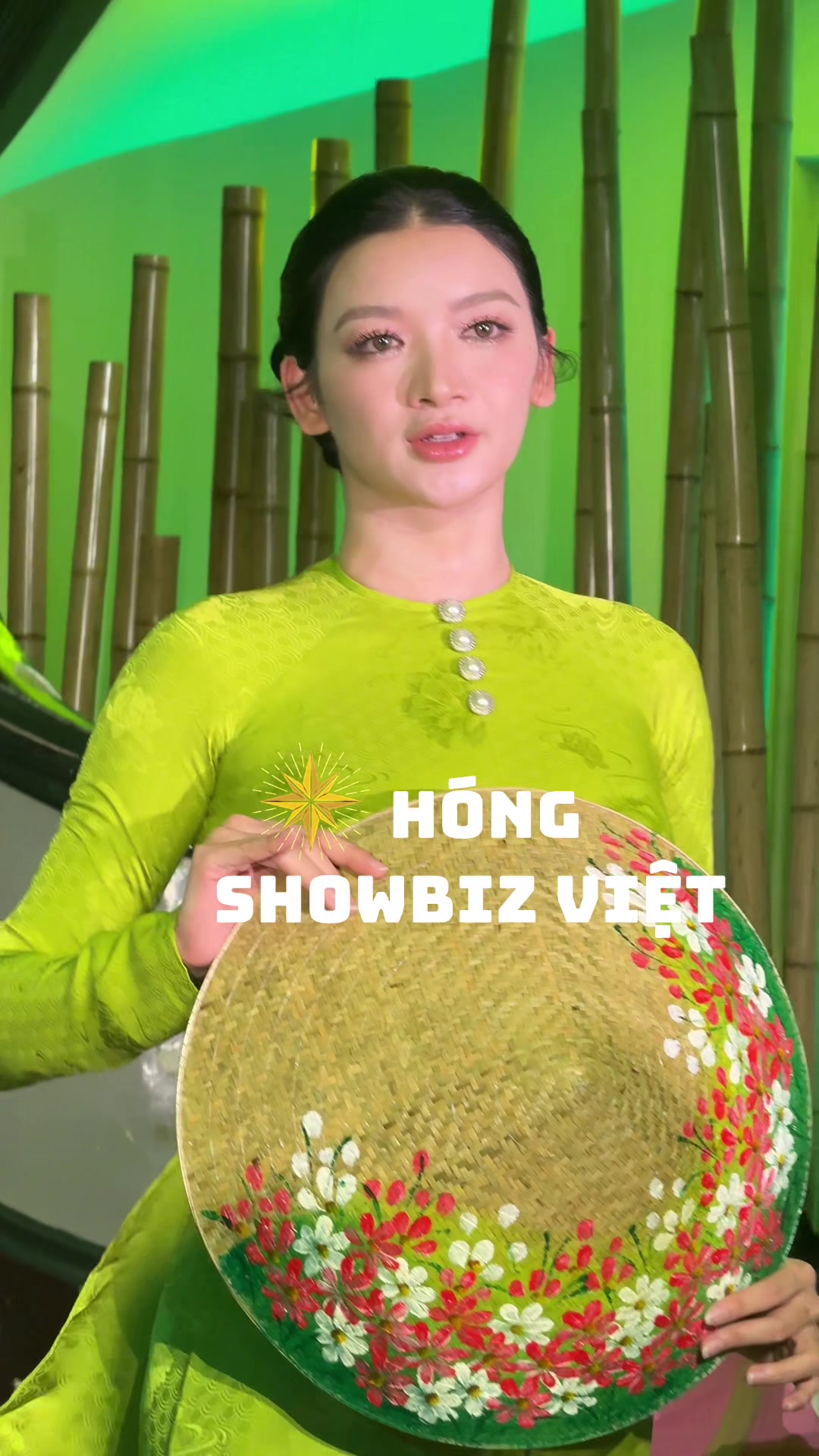 @H&oacute;ng Showbiz Việt