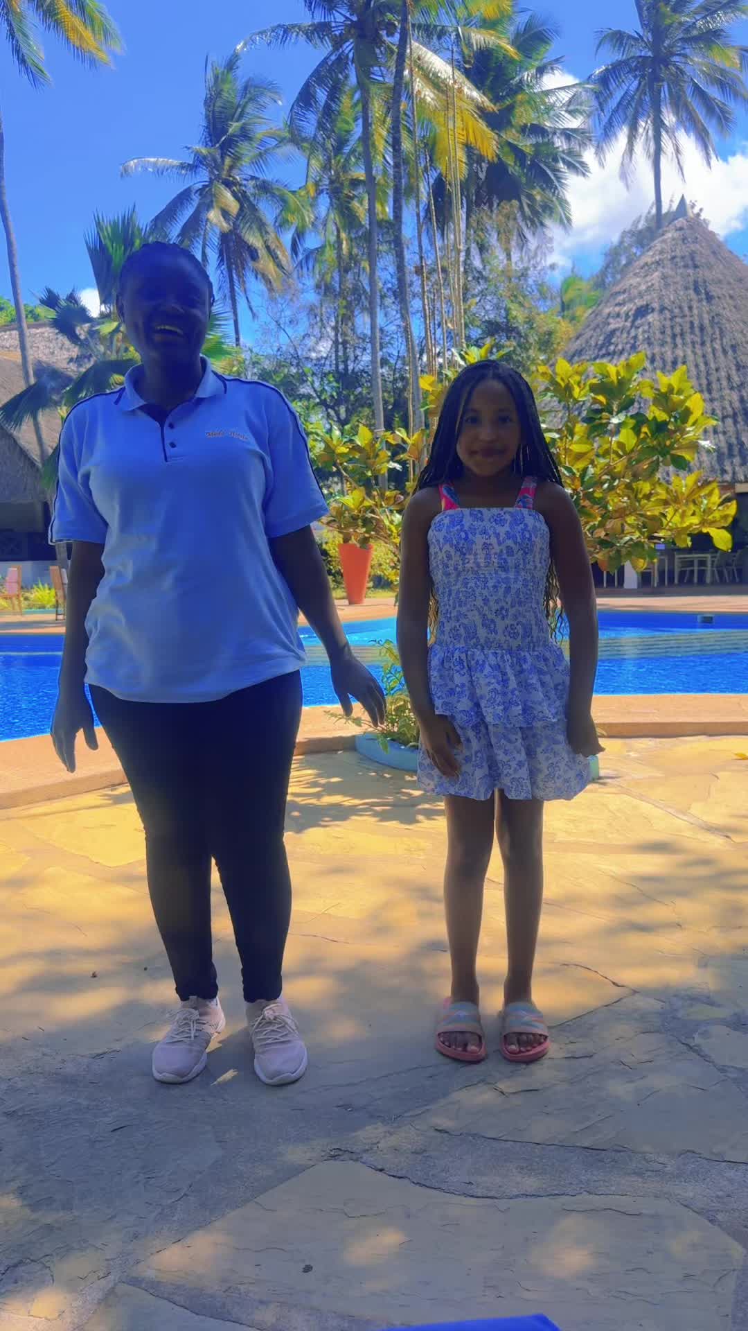 @Naomi 👧🏽 & Becci 👩🦰