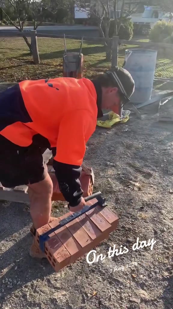 @kwbricksnscaff