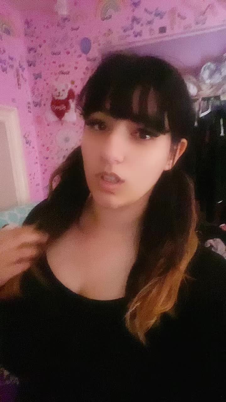 @sarahnextdoorgirl:)