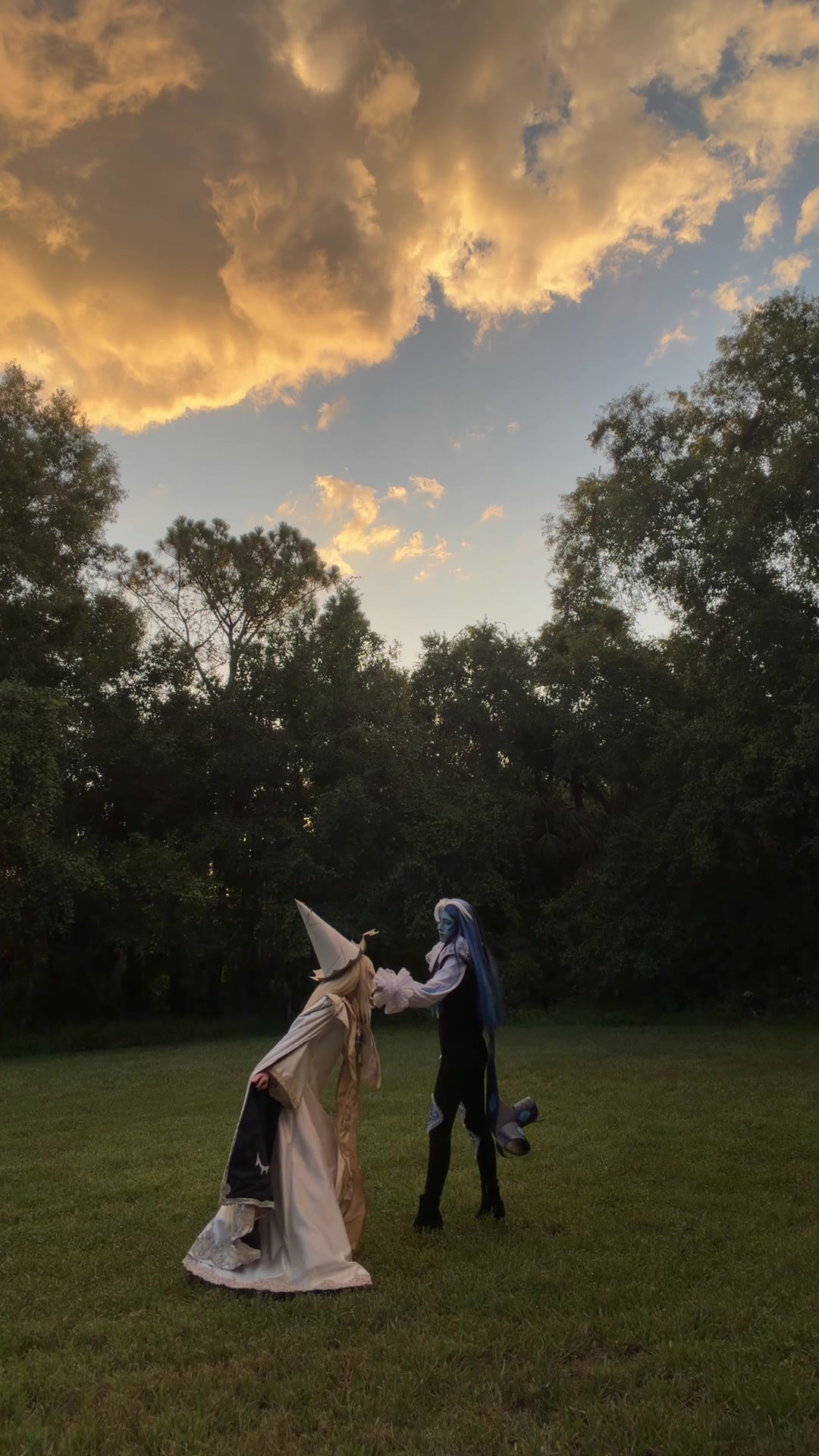 @𝕳𝖔𝖑𝖑𝖔𝖜