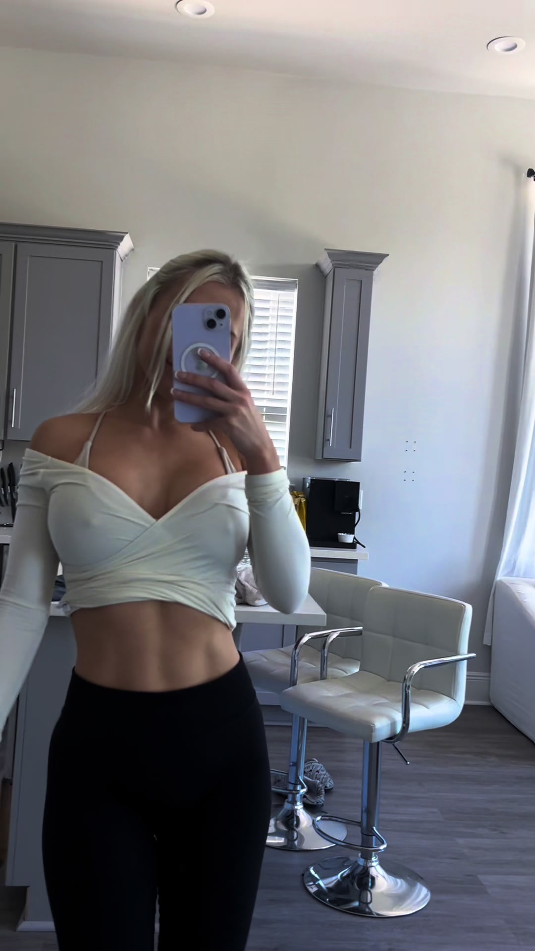 @Blondeeanika