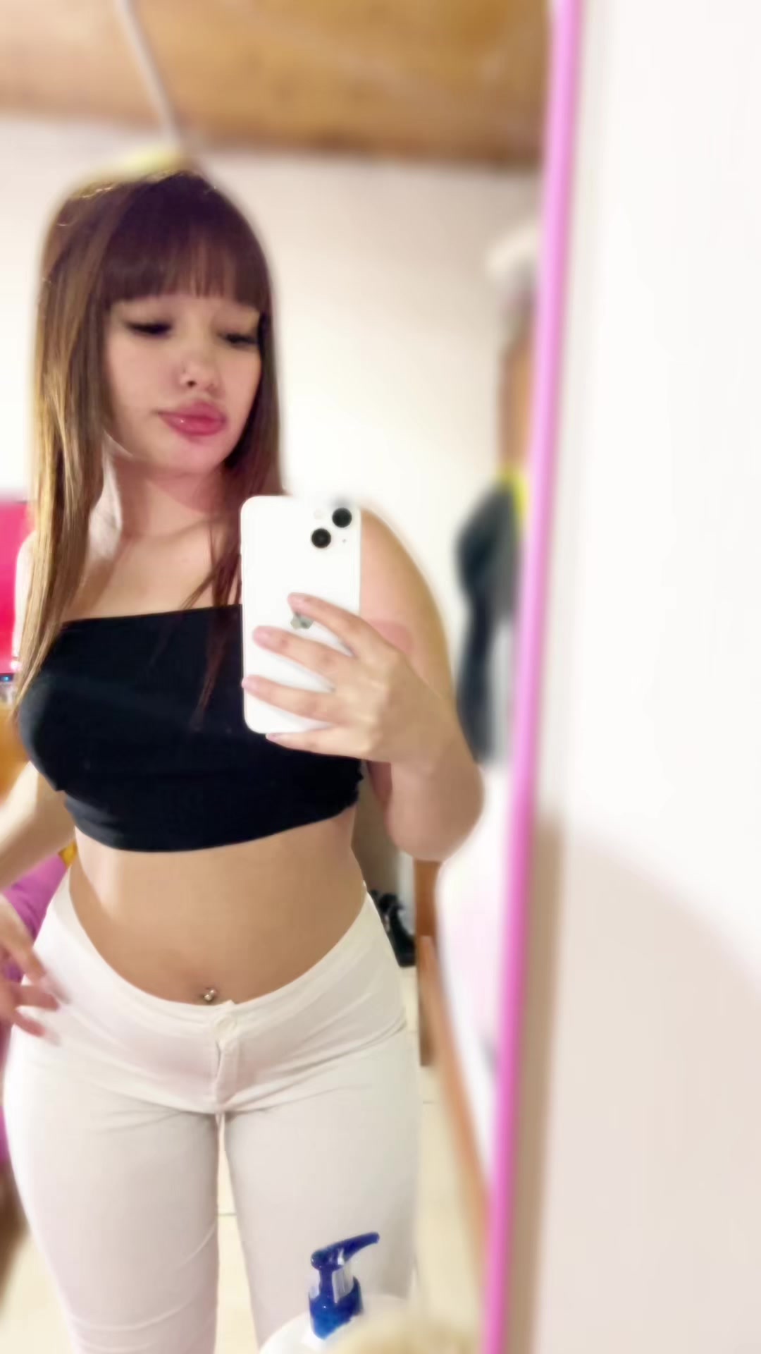 @larameza_