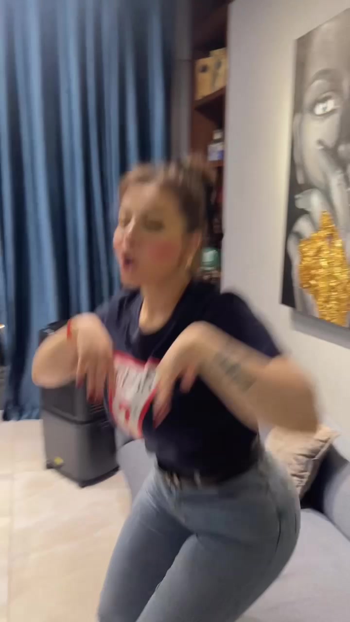 @Lali_influncer