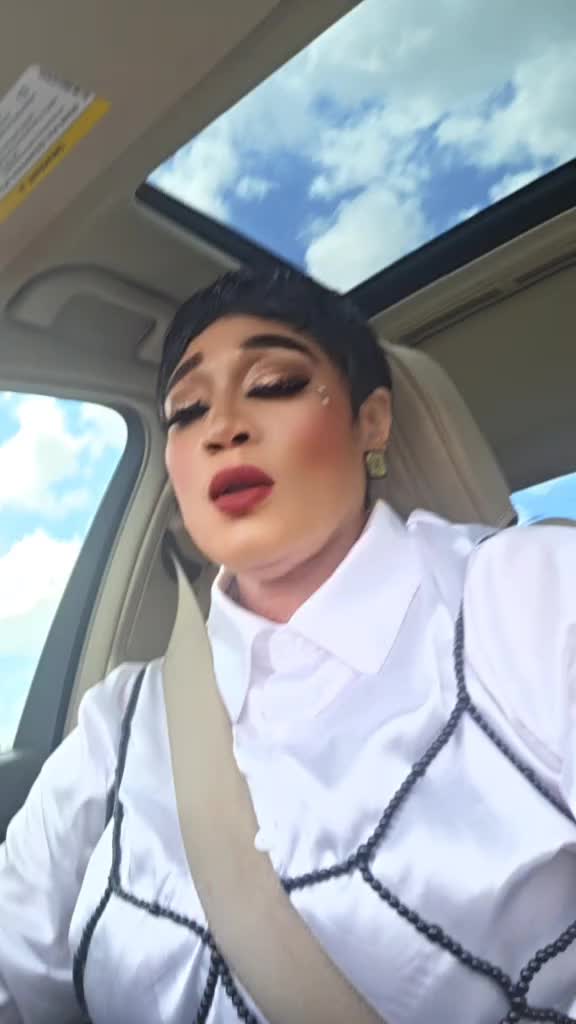@Demi
