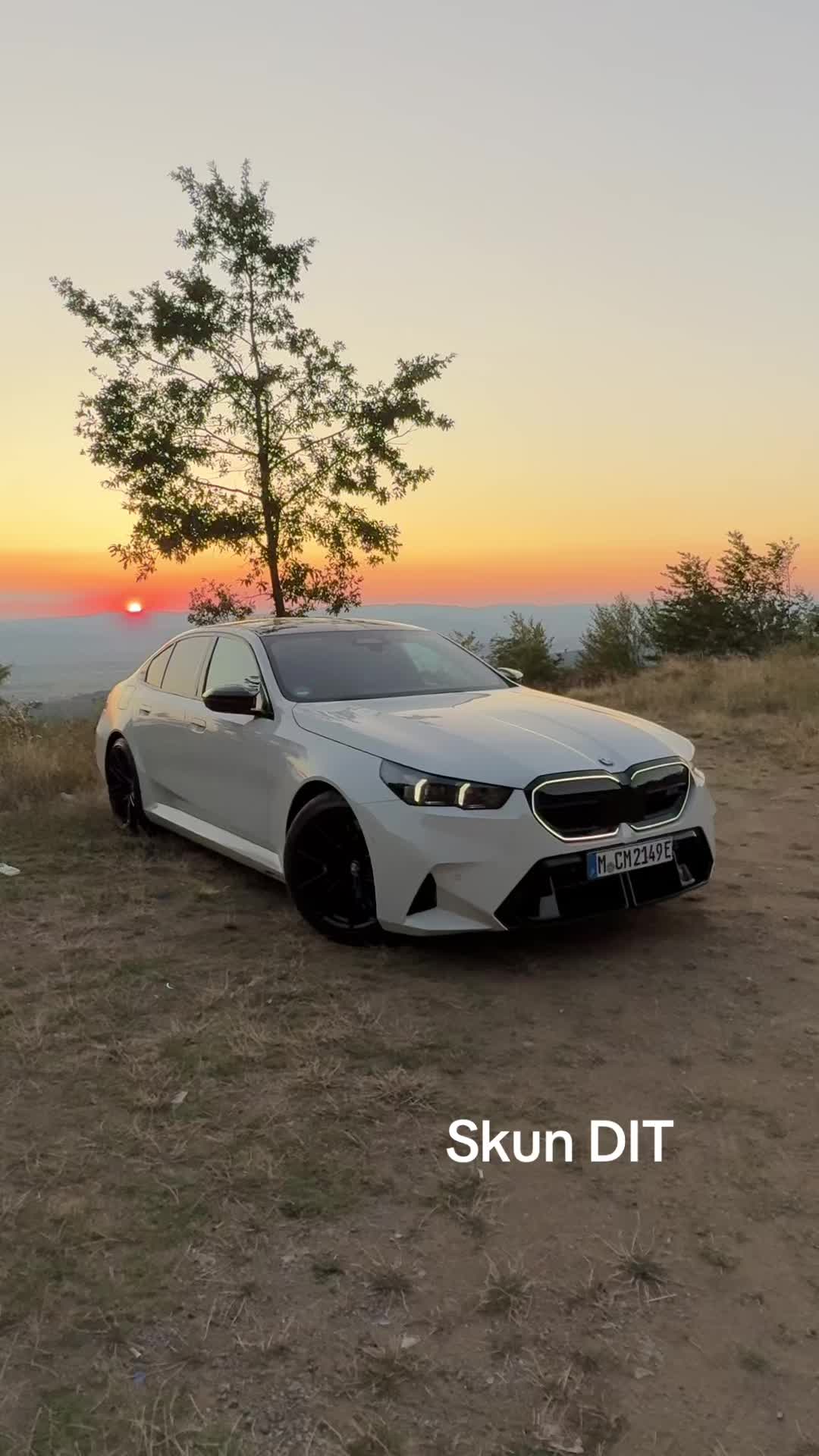 @White_BMWM5