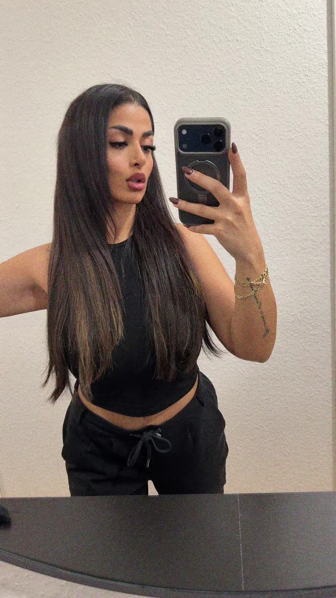 @𝔻𝕚𝕚𝕝𝕝𝕠𝕠_𝟡𝟜🖤