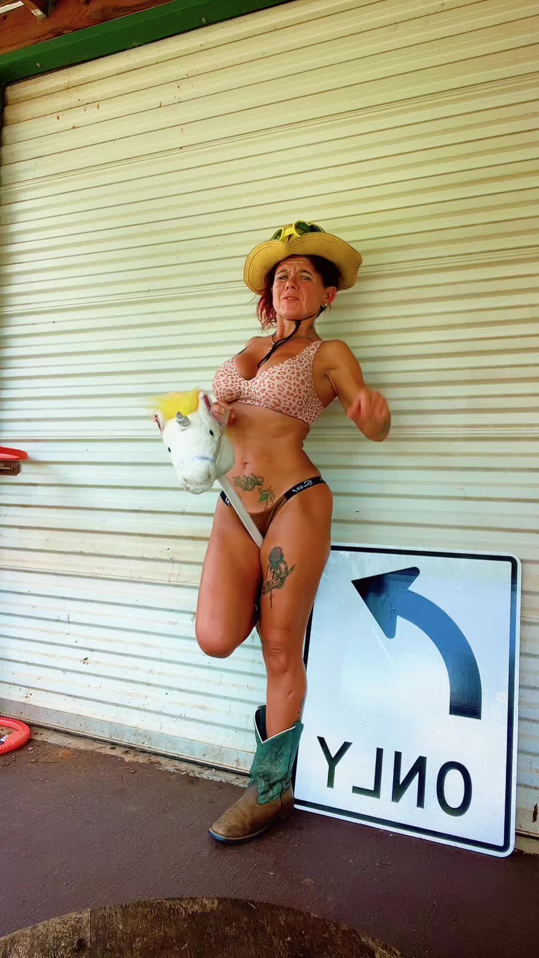 @RedneckBaddie