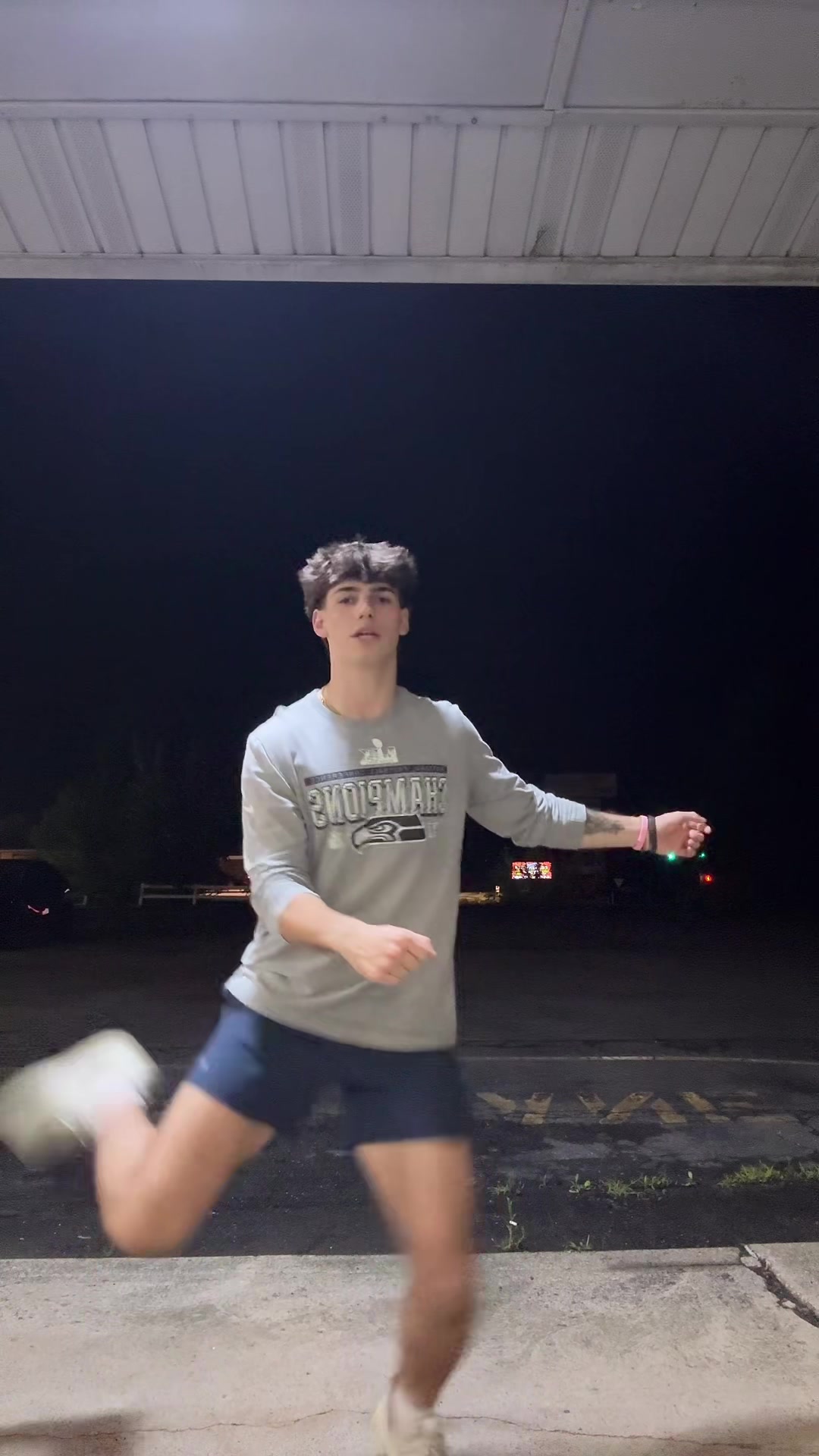 @AJ 🪿