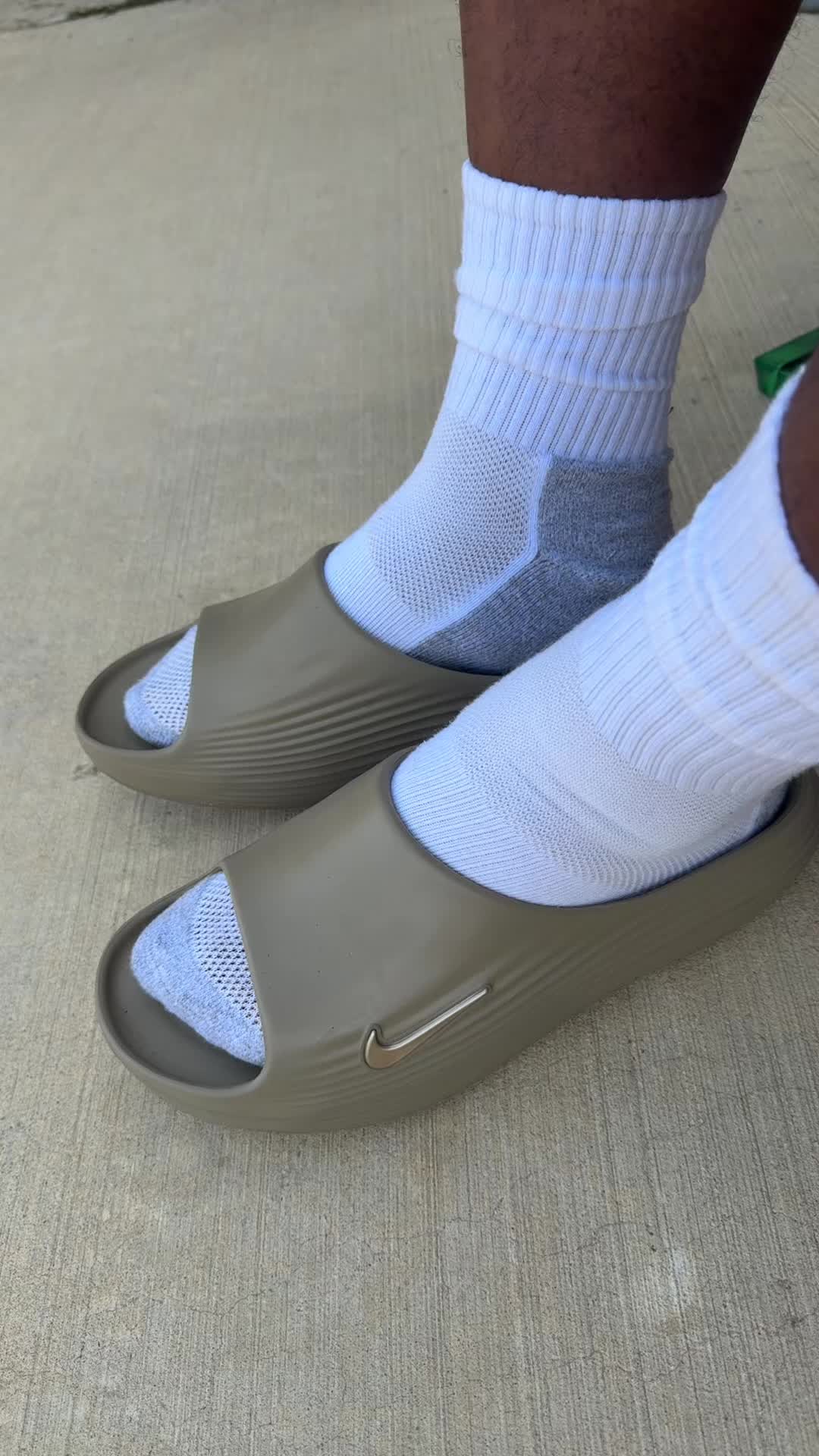 @jaymuney_lovesneakers