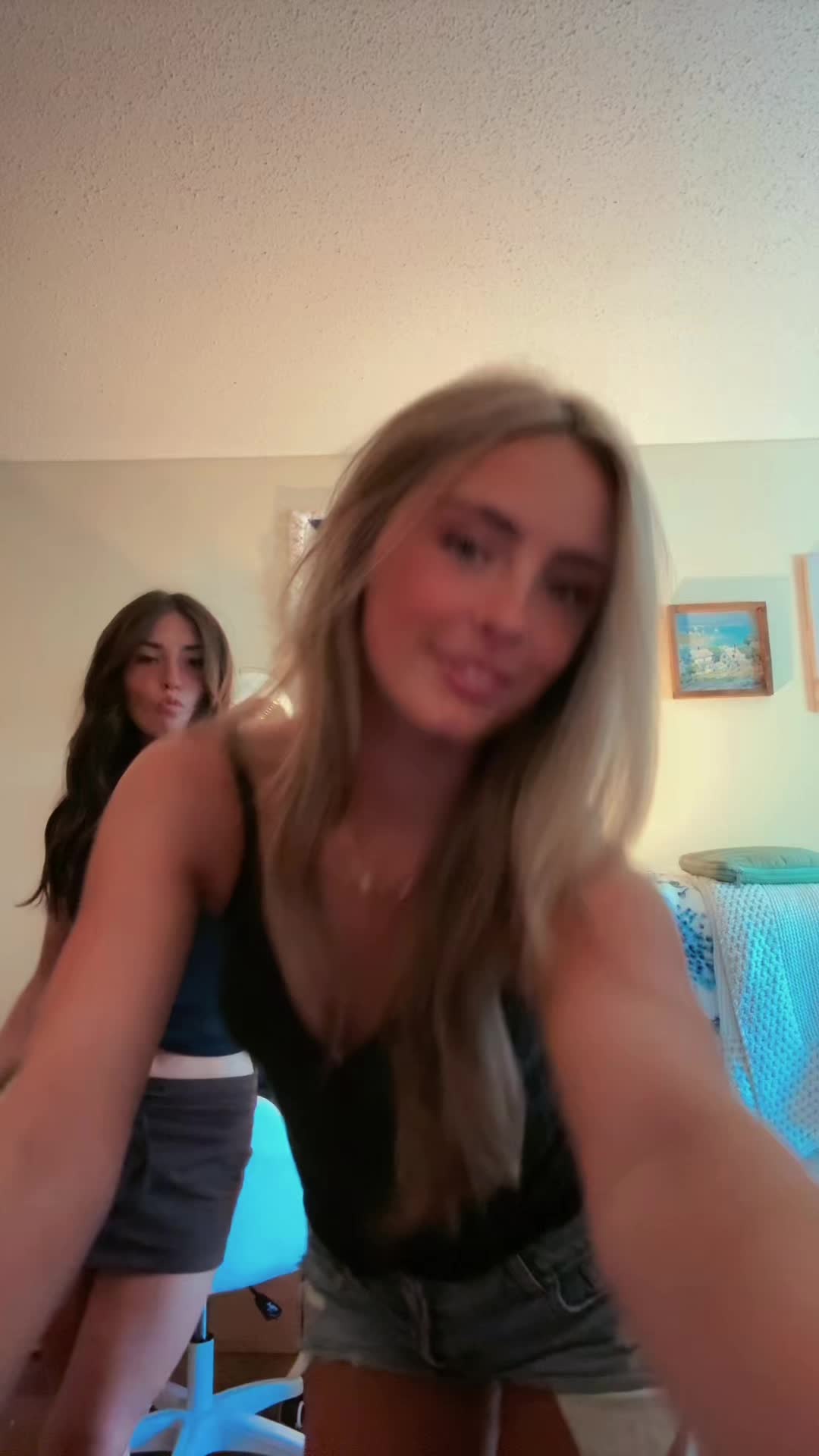 @ellieperrotti