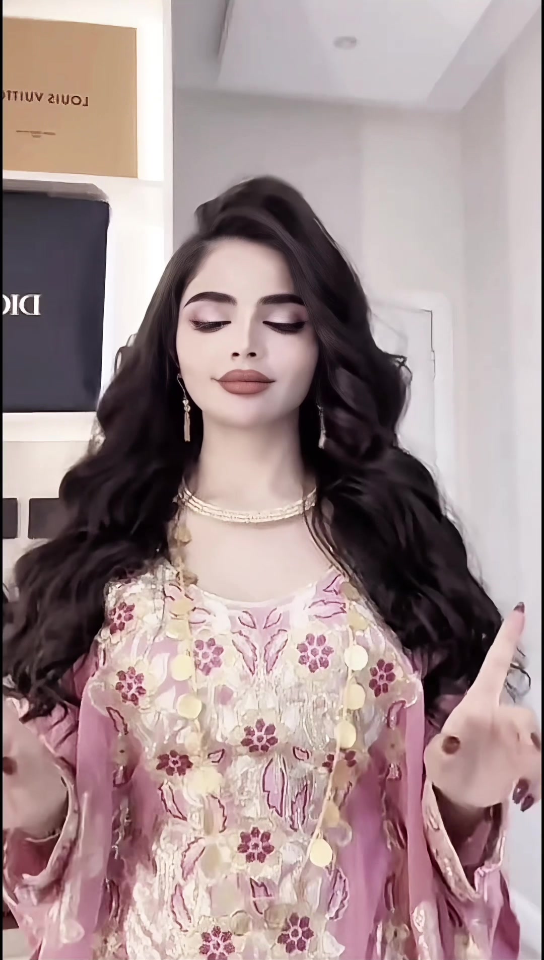 @𝜗𝜚 ٠