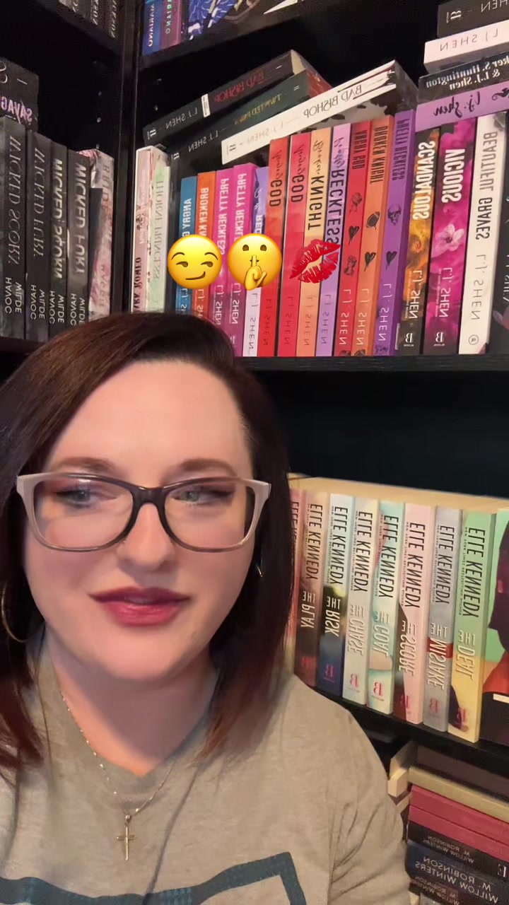@Hollie Bookish PA