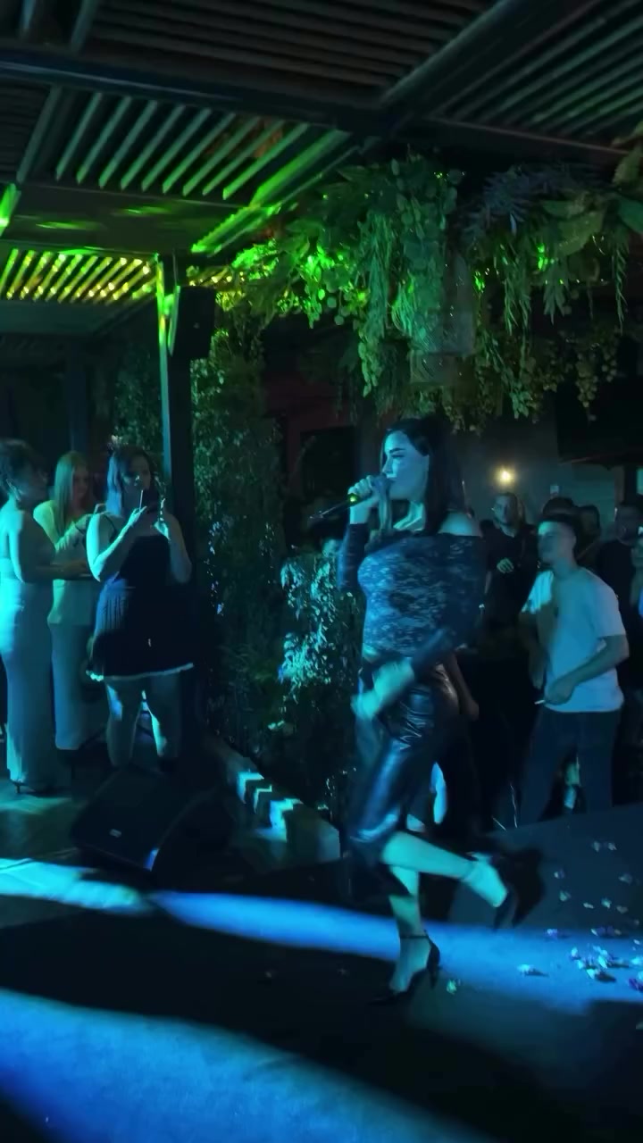 @D M
