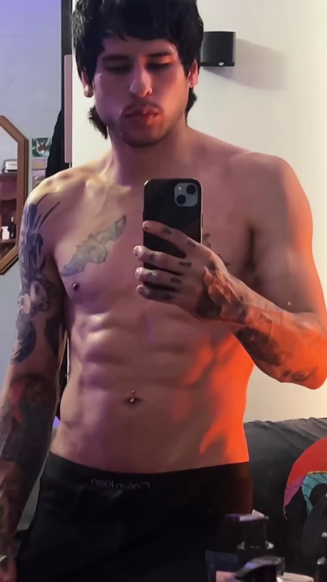 @🫵😹