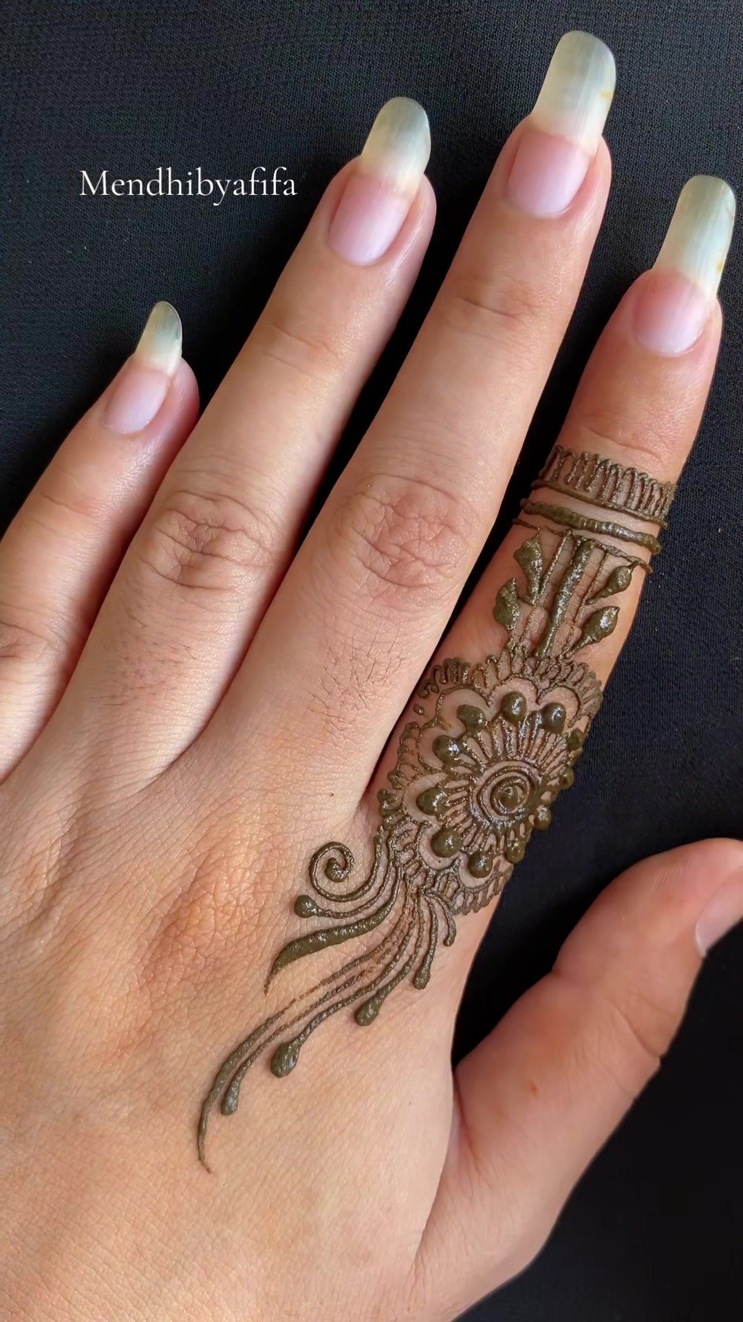 @Afifa_henna