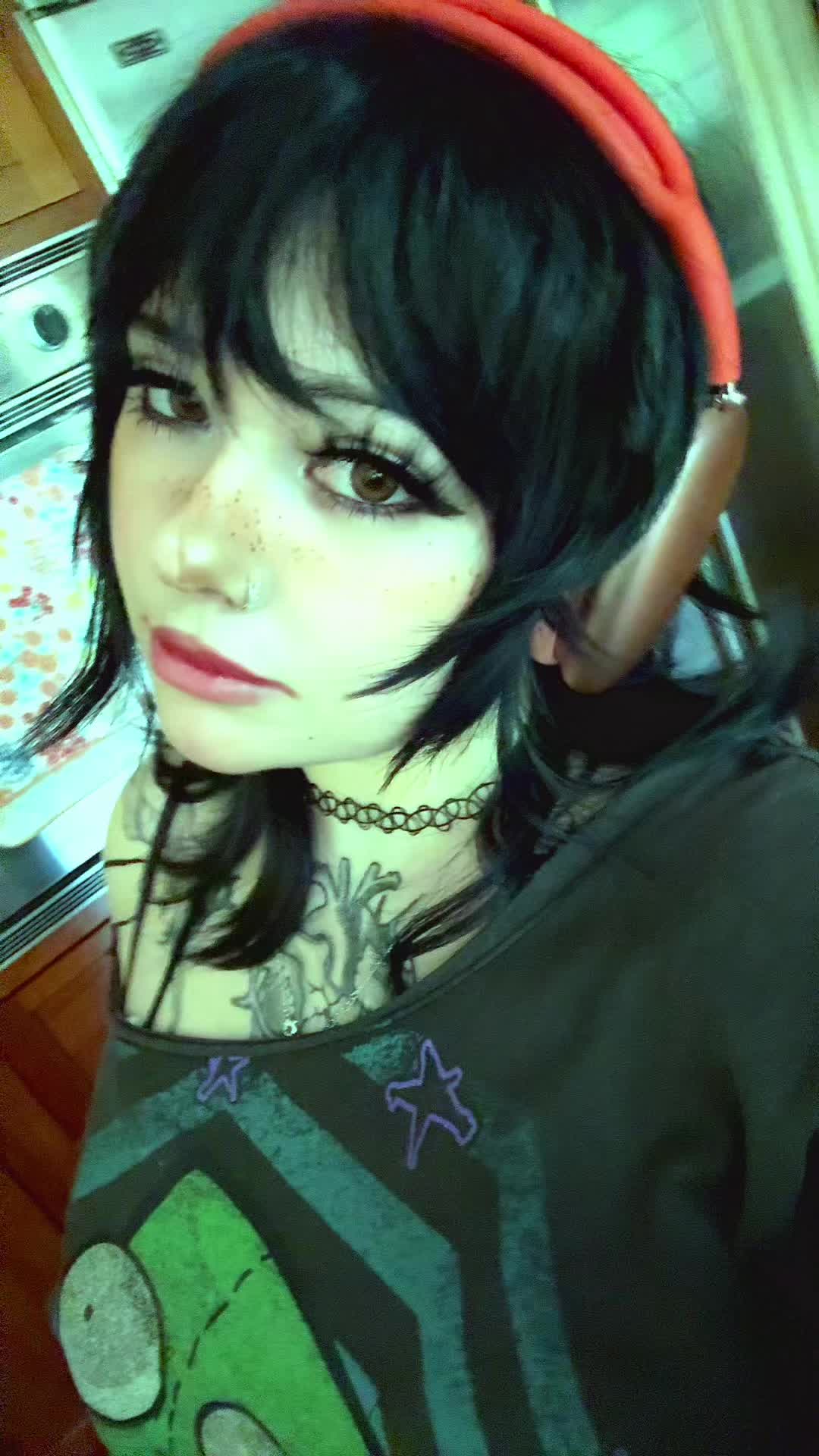 @venomous_dolly