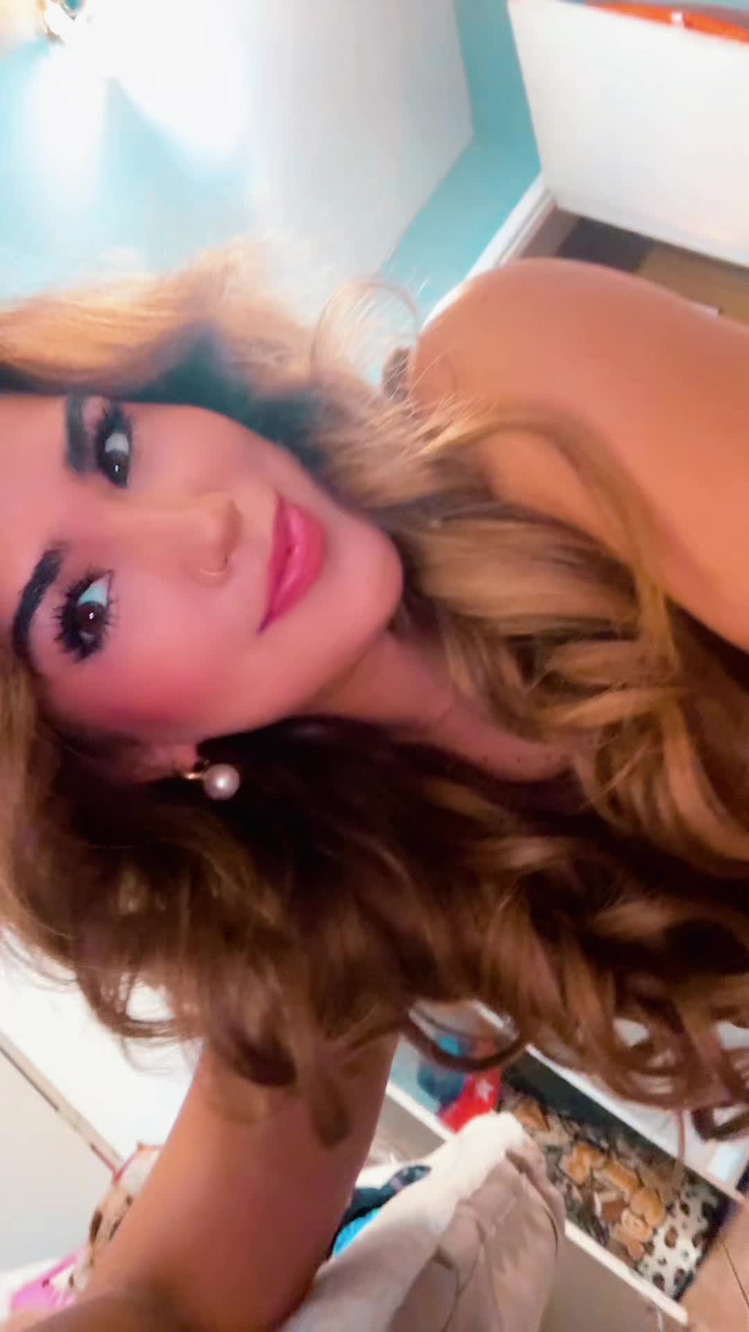 @destyni