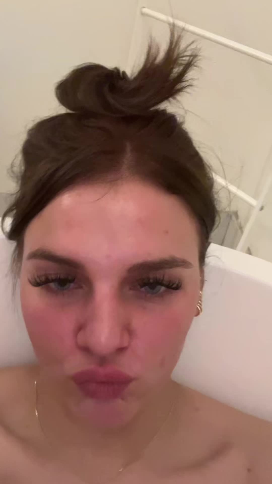 @😳